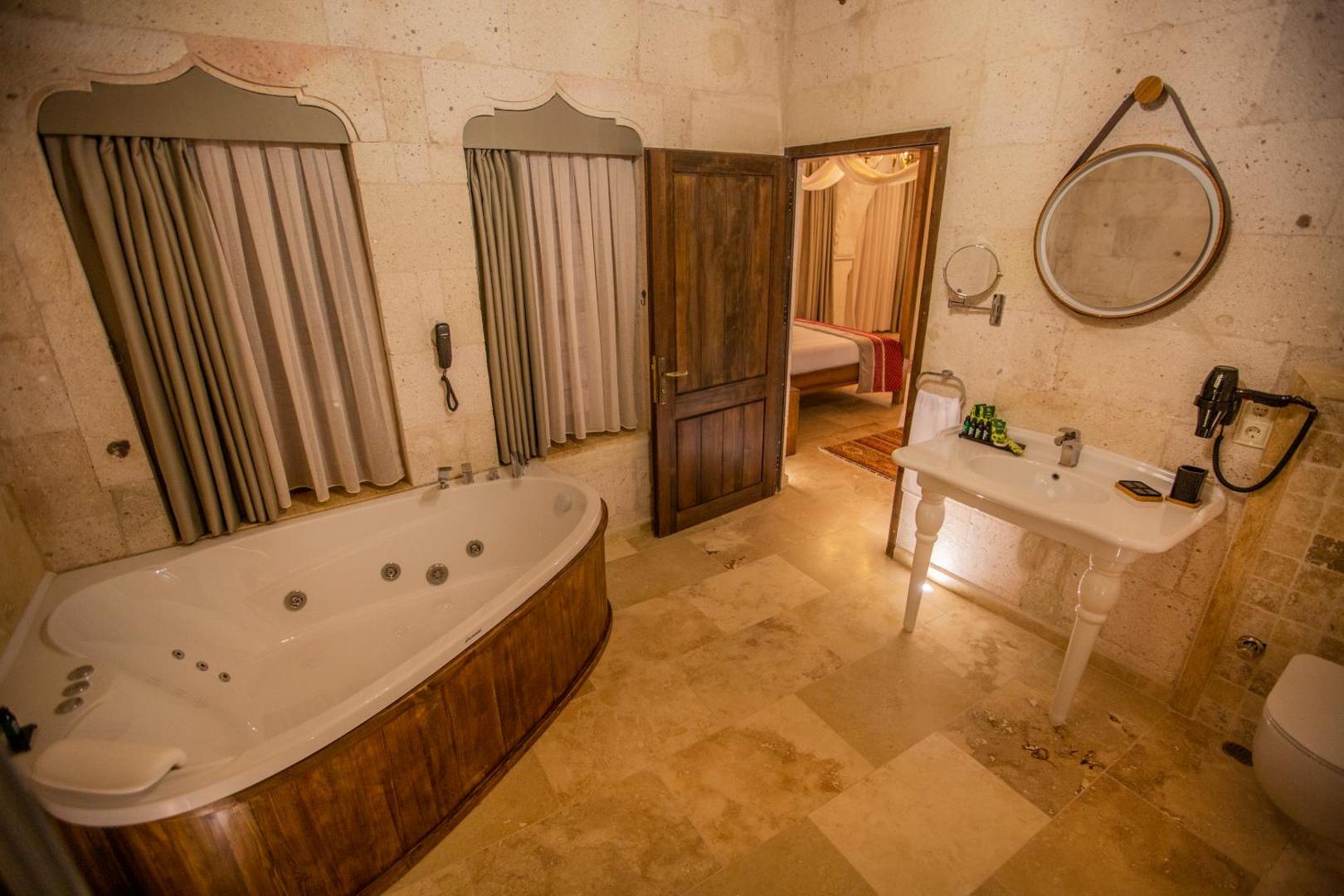 Nino Cave Suites