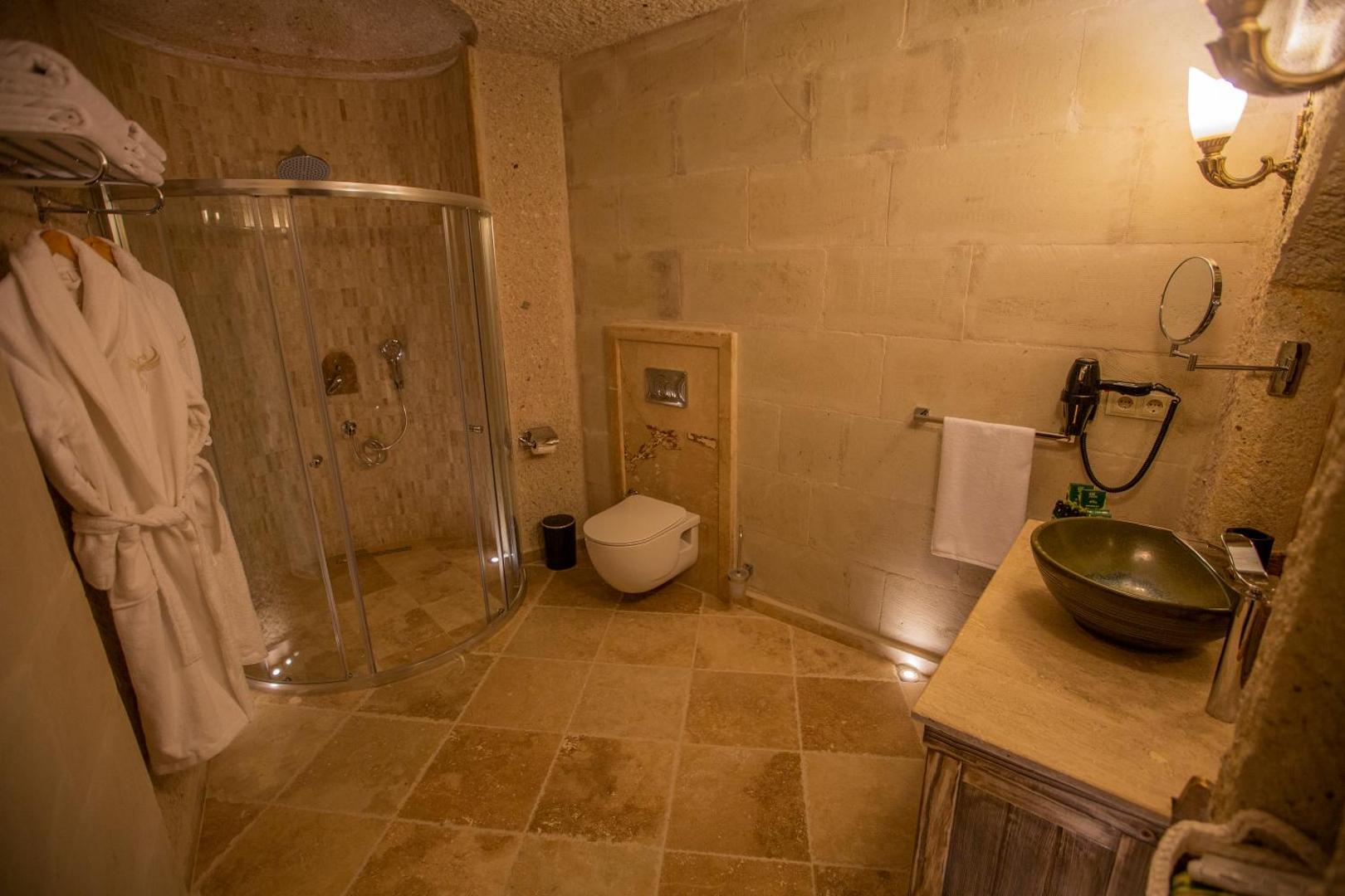 Nino Cave Suites