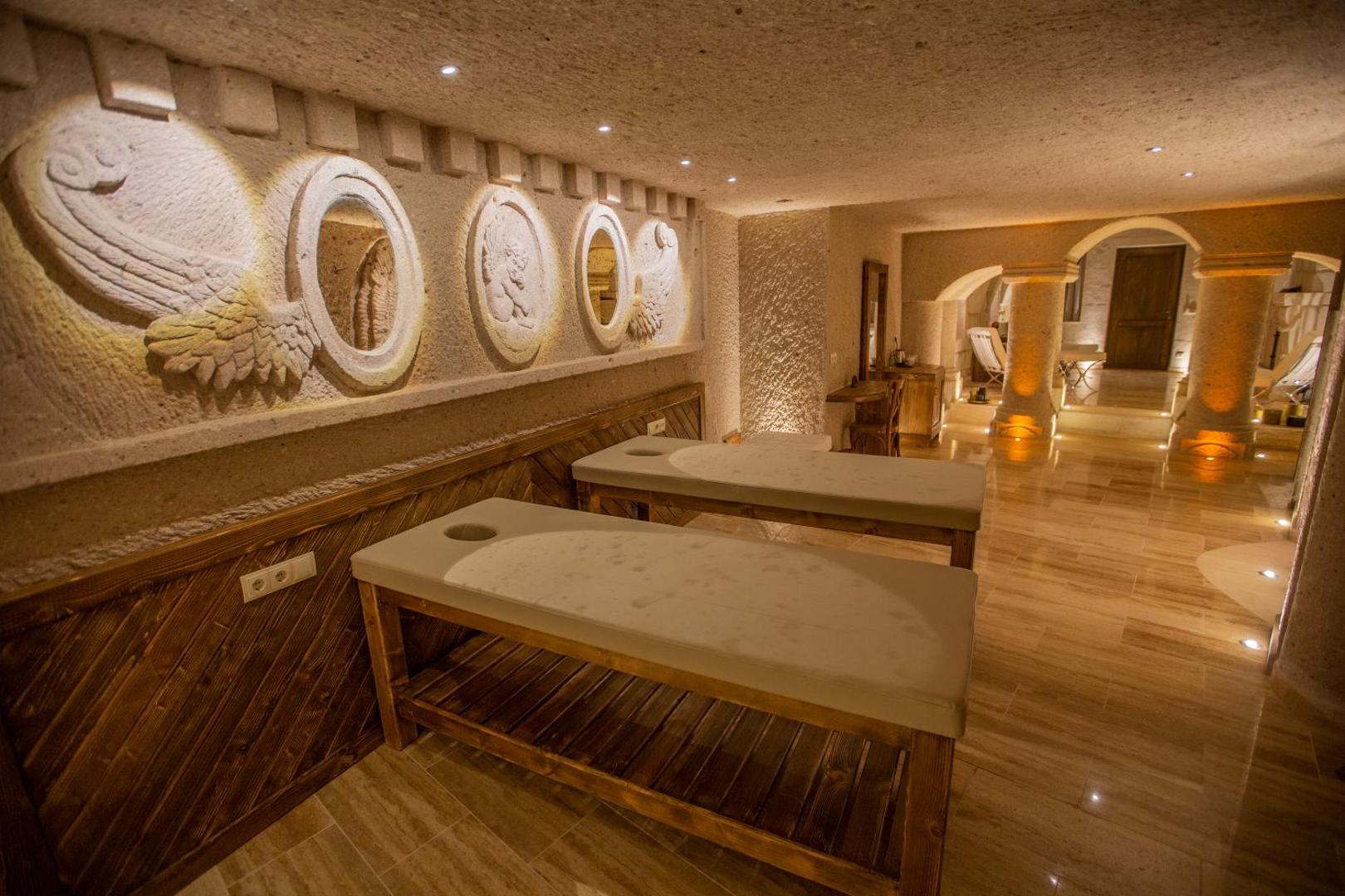 Nino Cave Suites