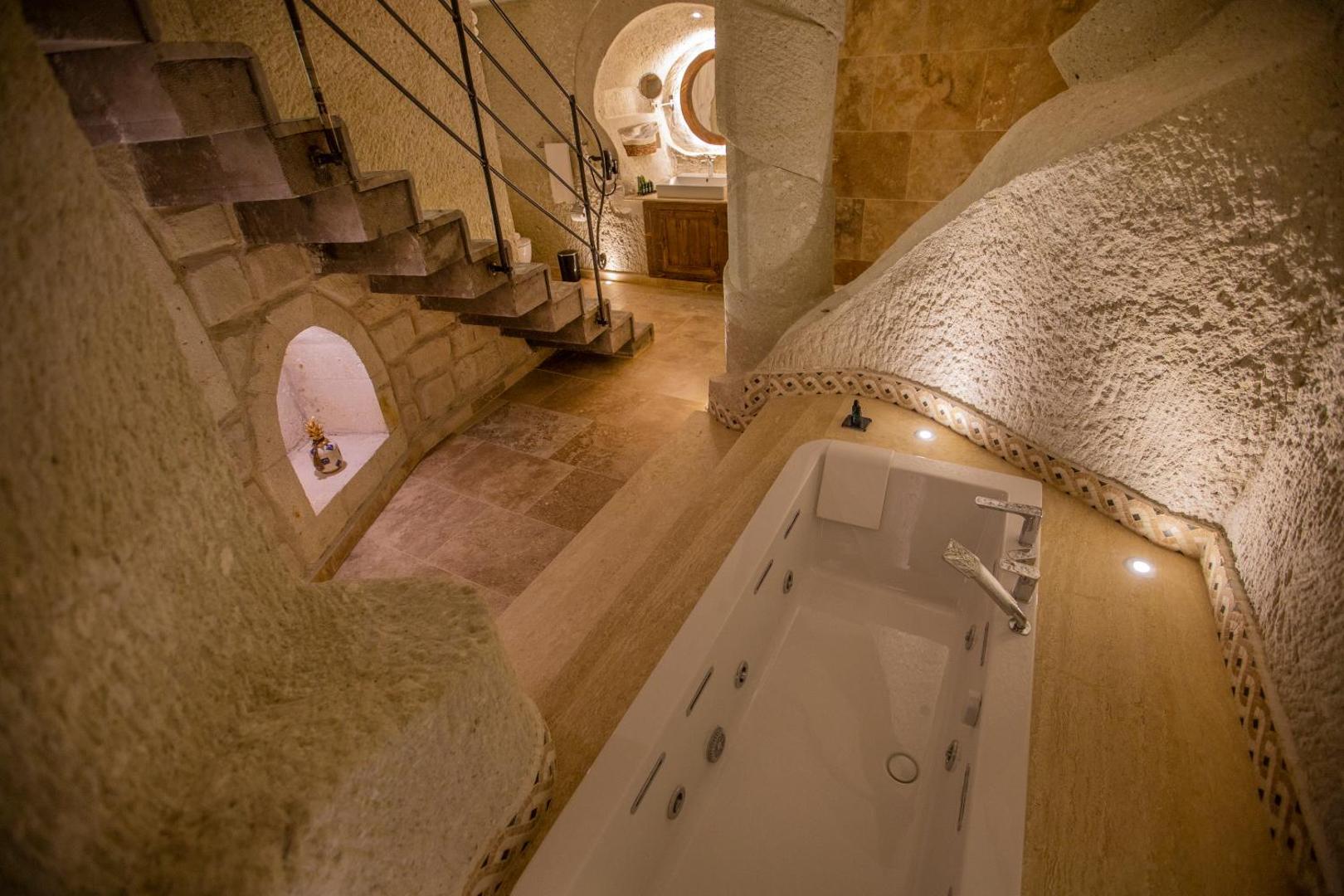 Nino Cave Suites
