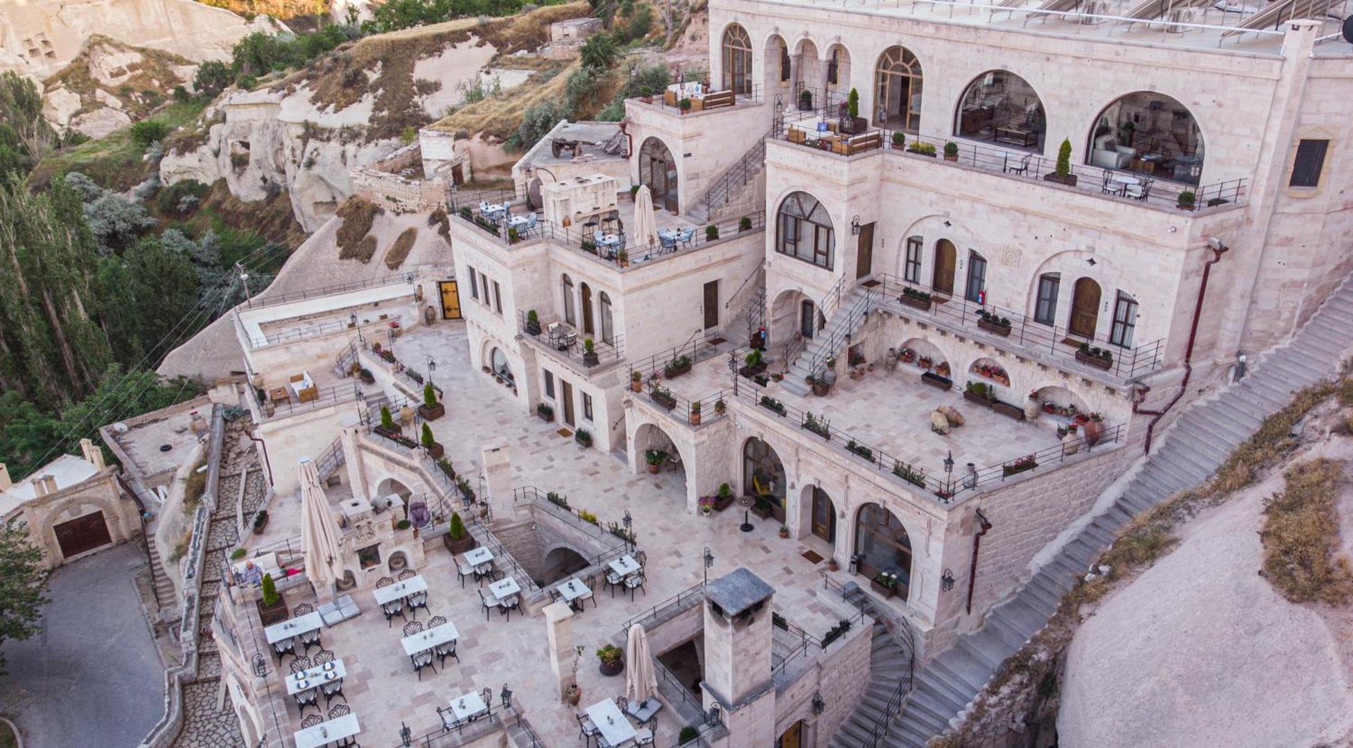 Nino Cave Suites