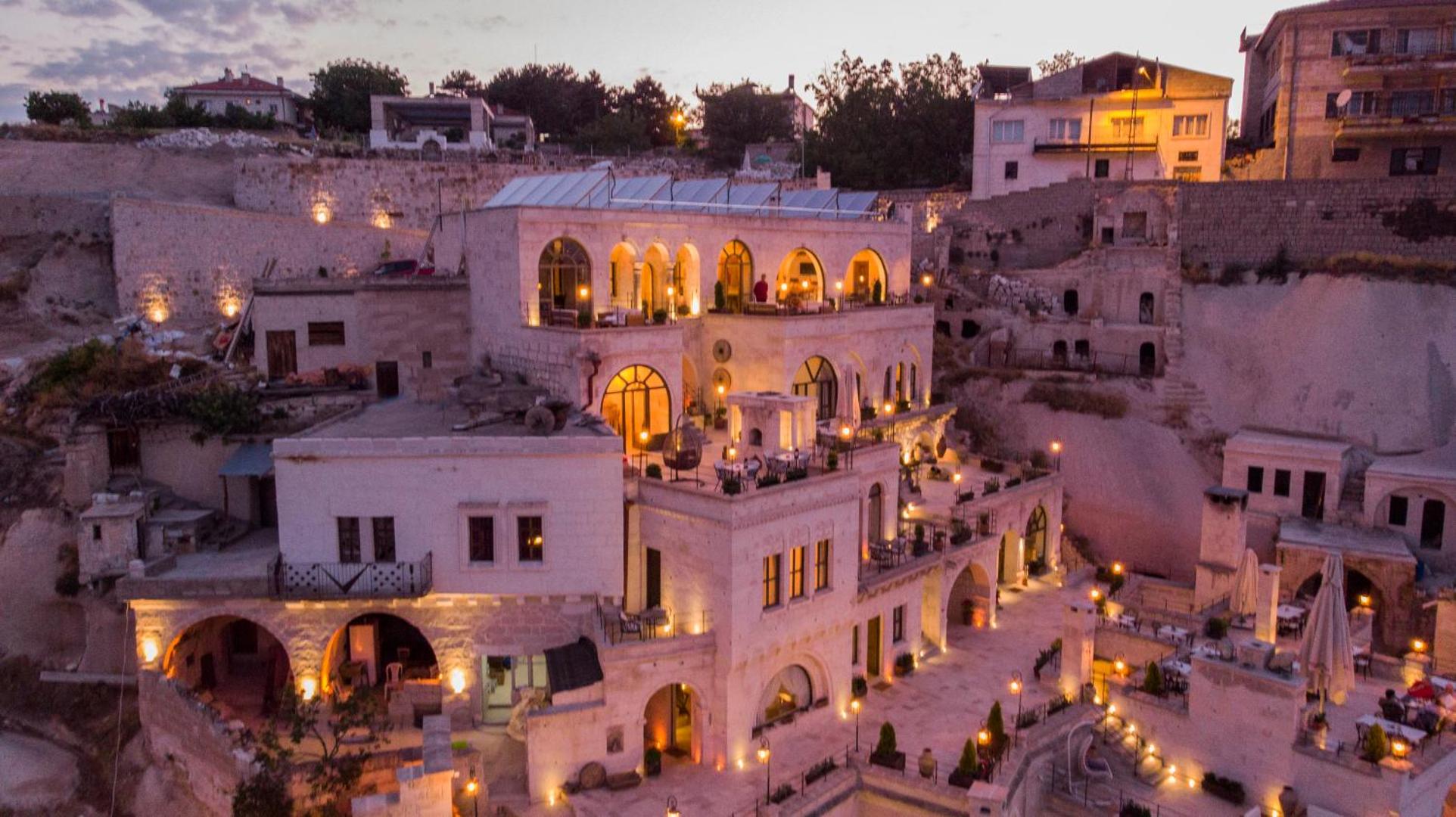 Nino Cave Suites
