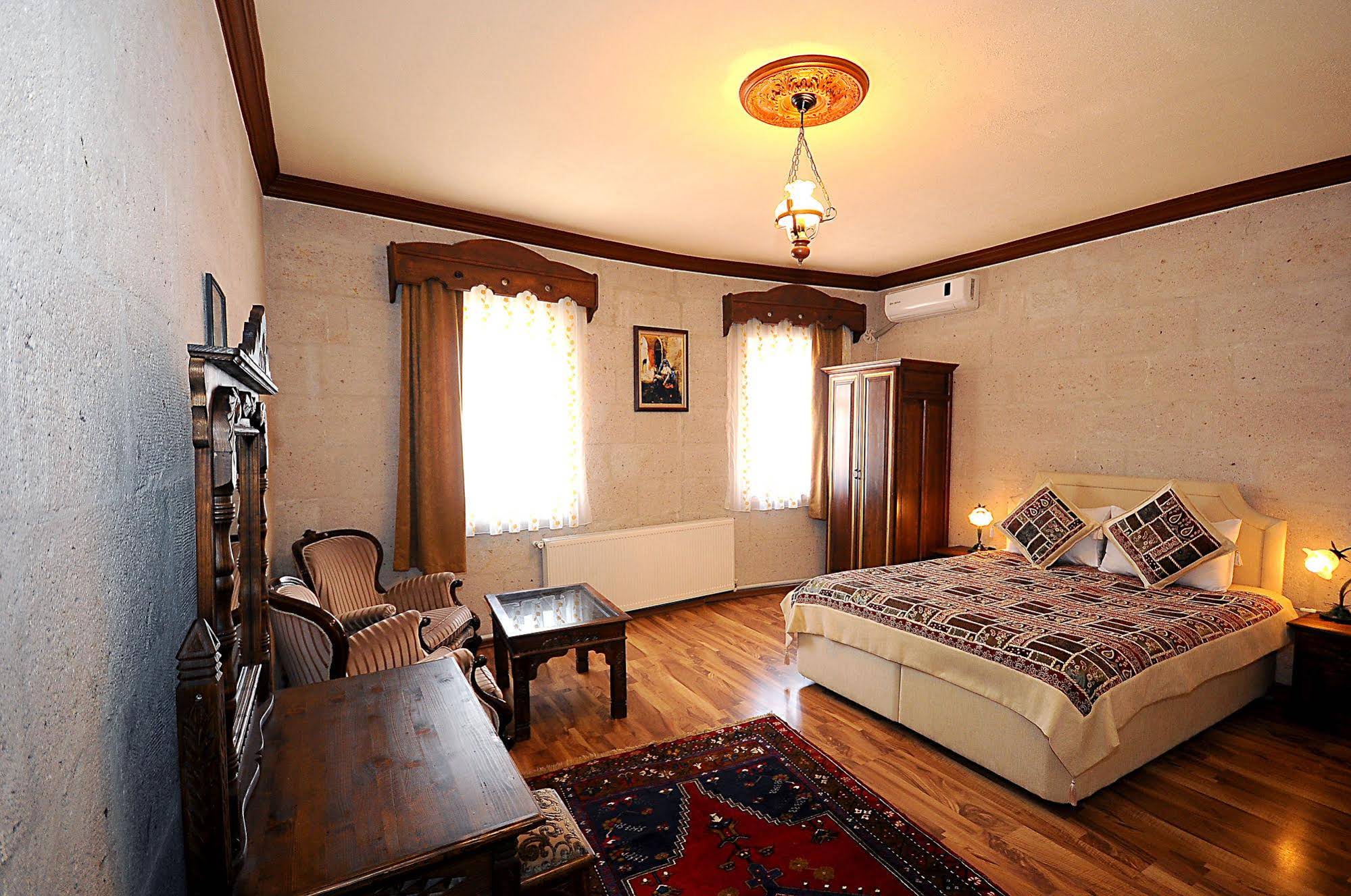 Arch Palace Hotel