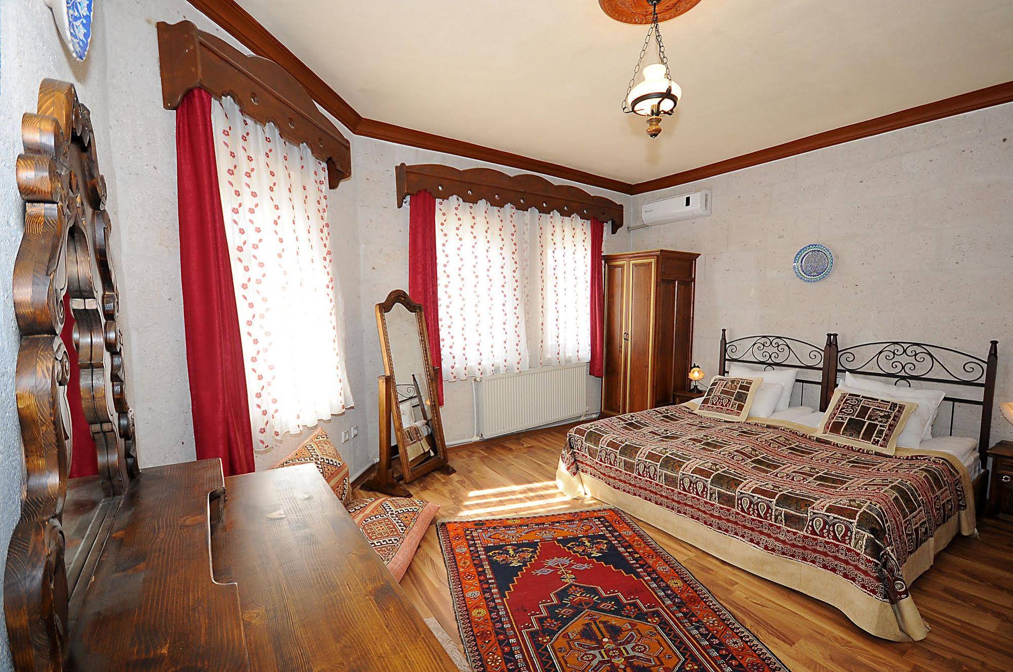 Arch Palace Hotel