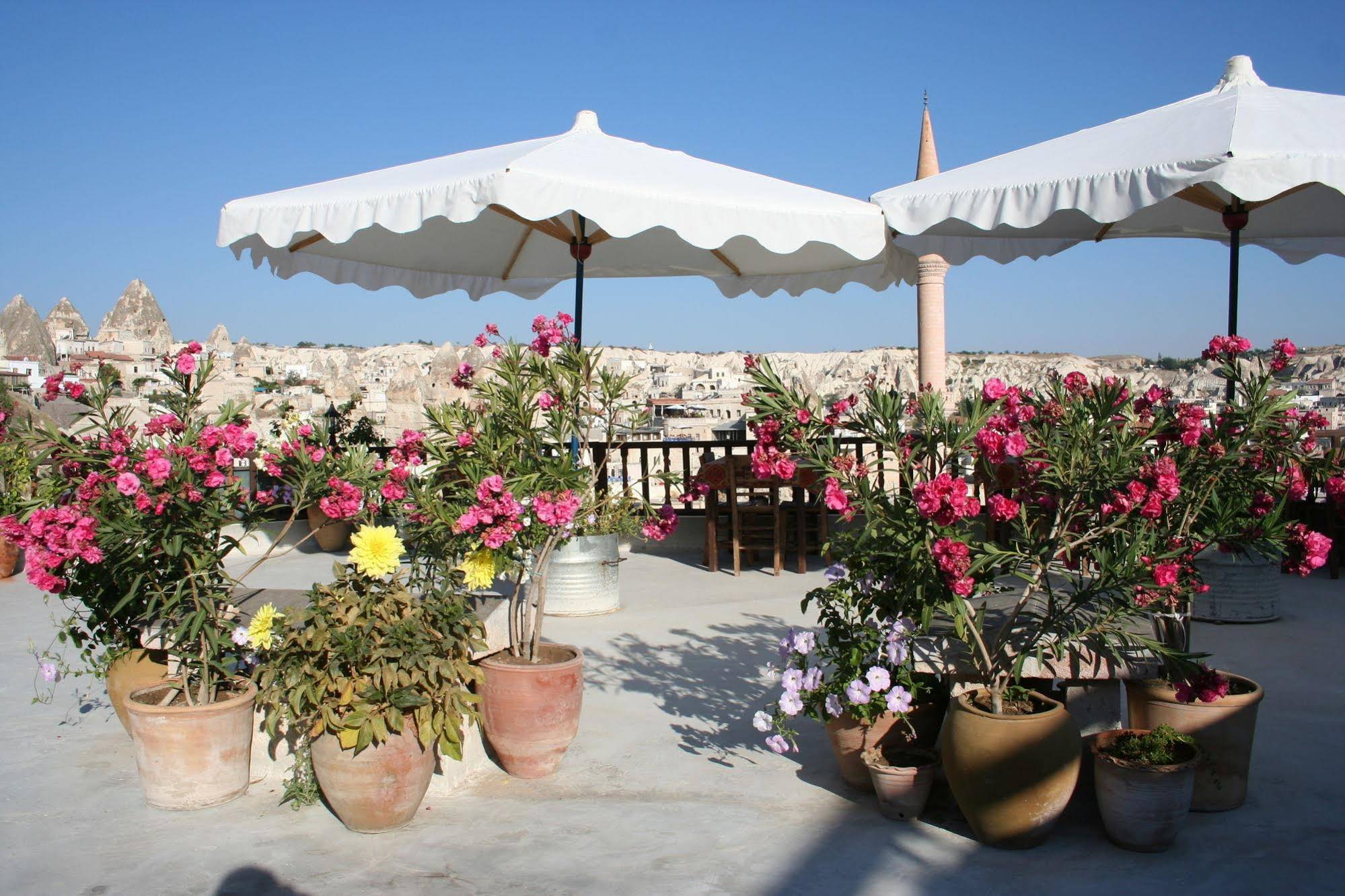 Arch Palace Hotel