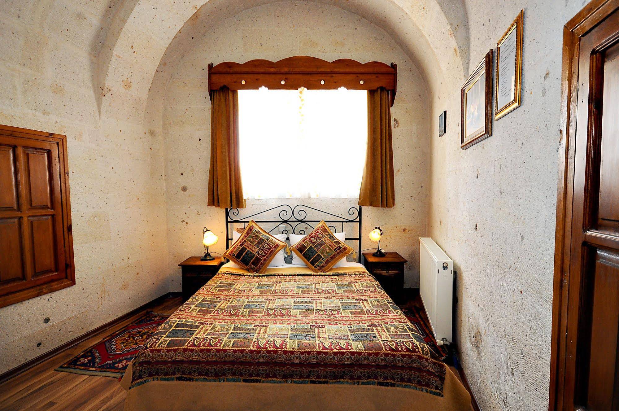 Arch Palace Hotel