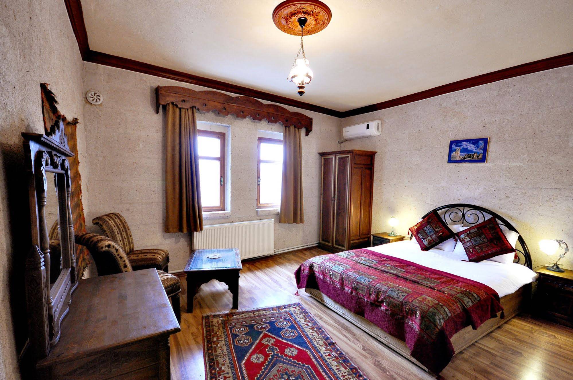 Arch Palace Hotel