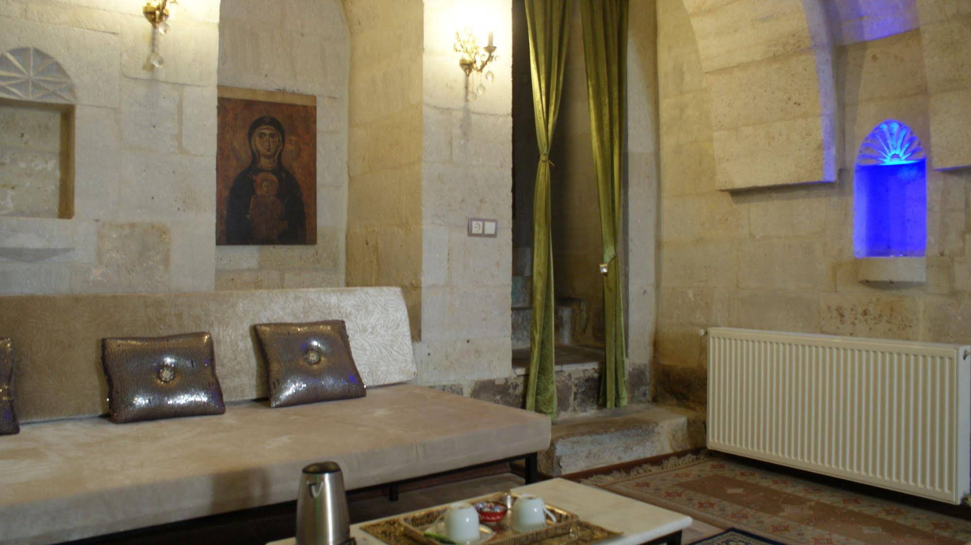 Cave Art Hotel