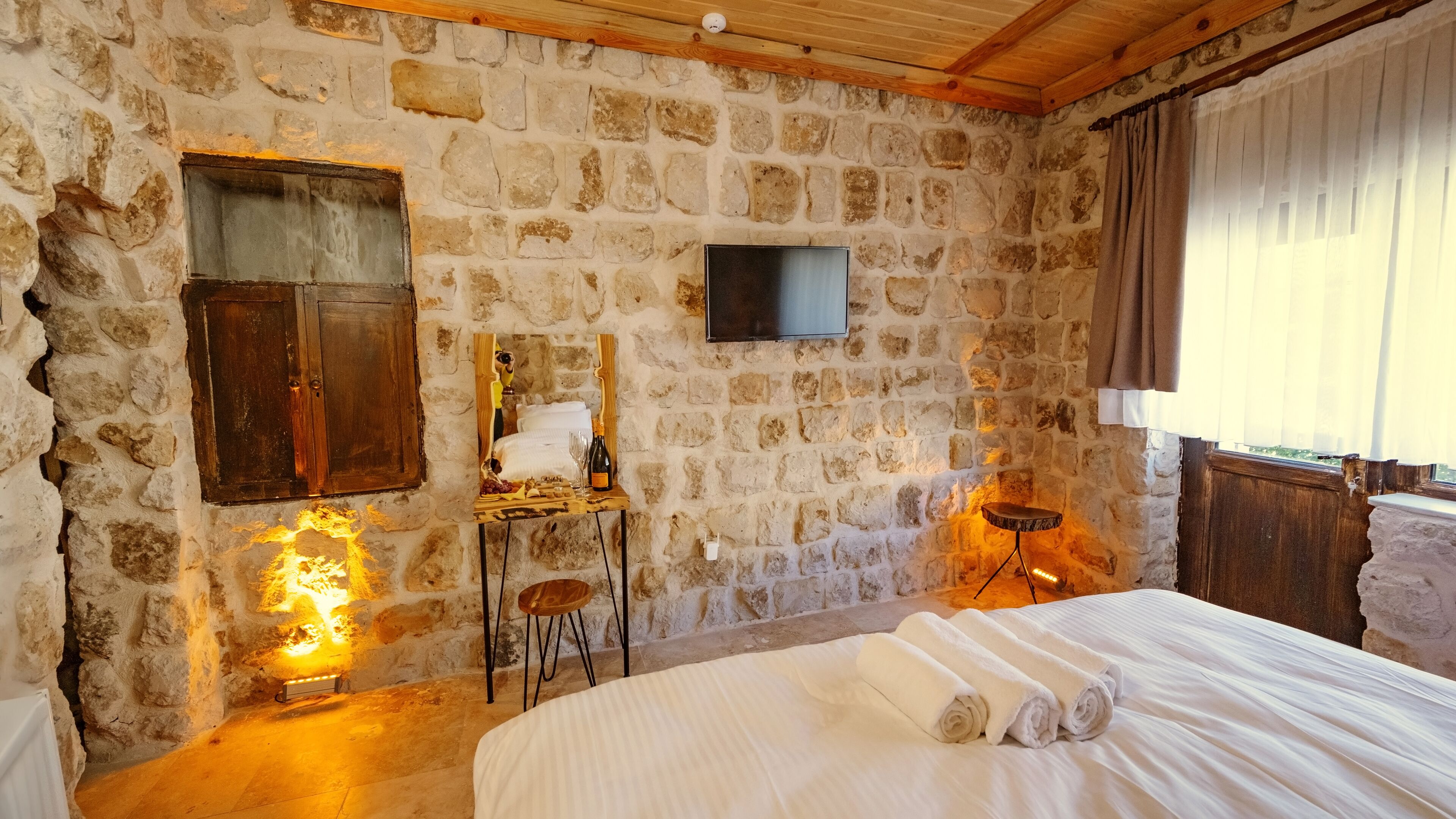 Crassula Cave Hotel