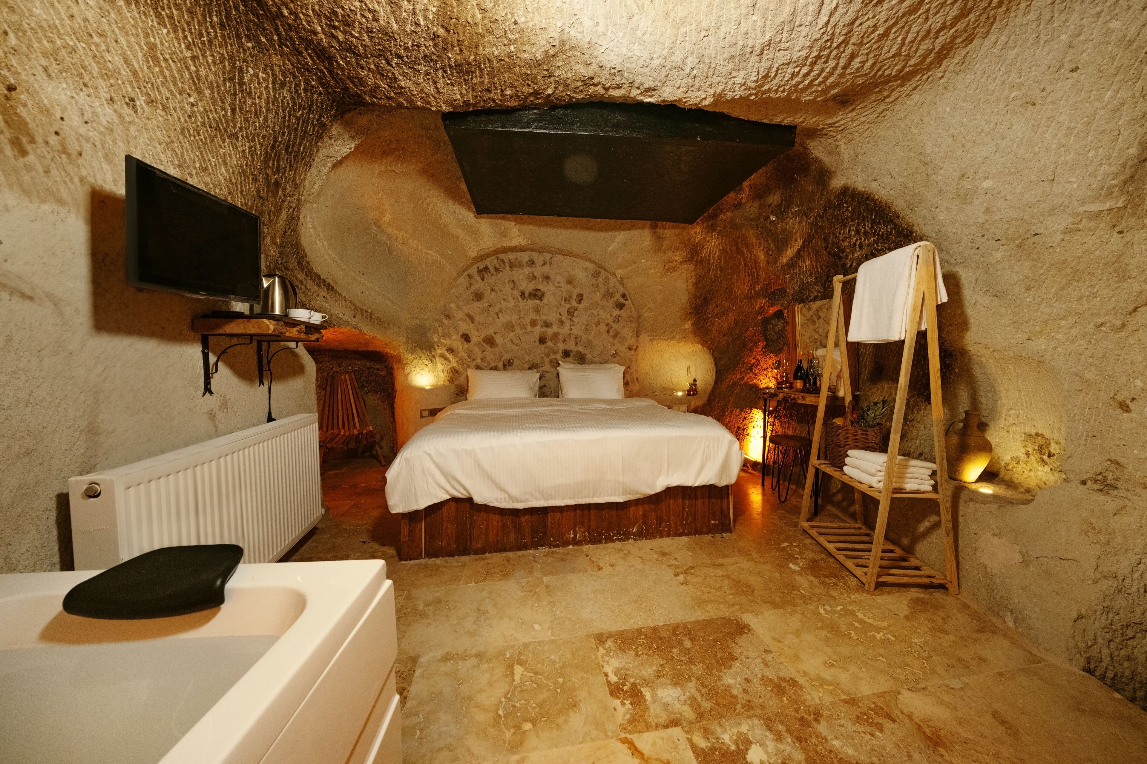 Crassula Cave Hotel