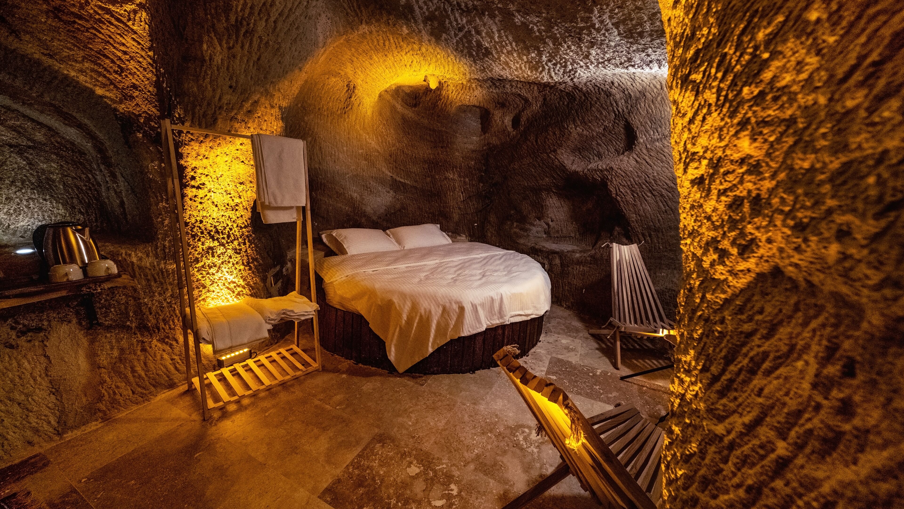 Crassula Cave Hotel