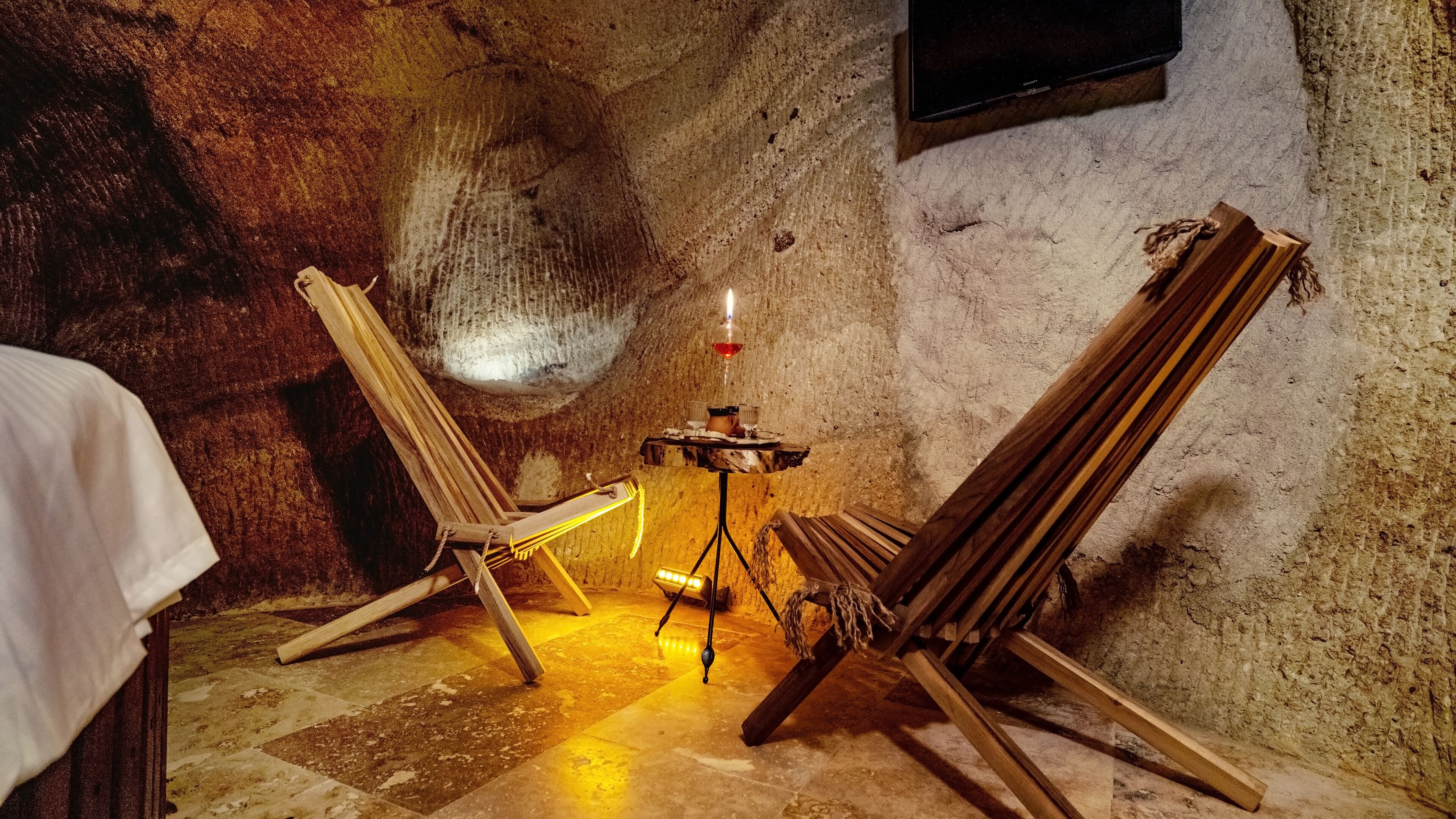 Crassula Cave Hotel