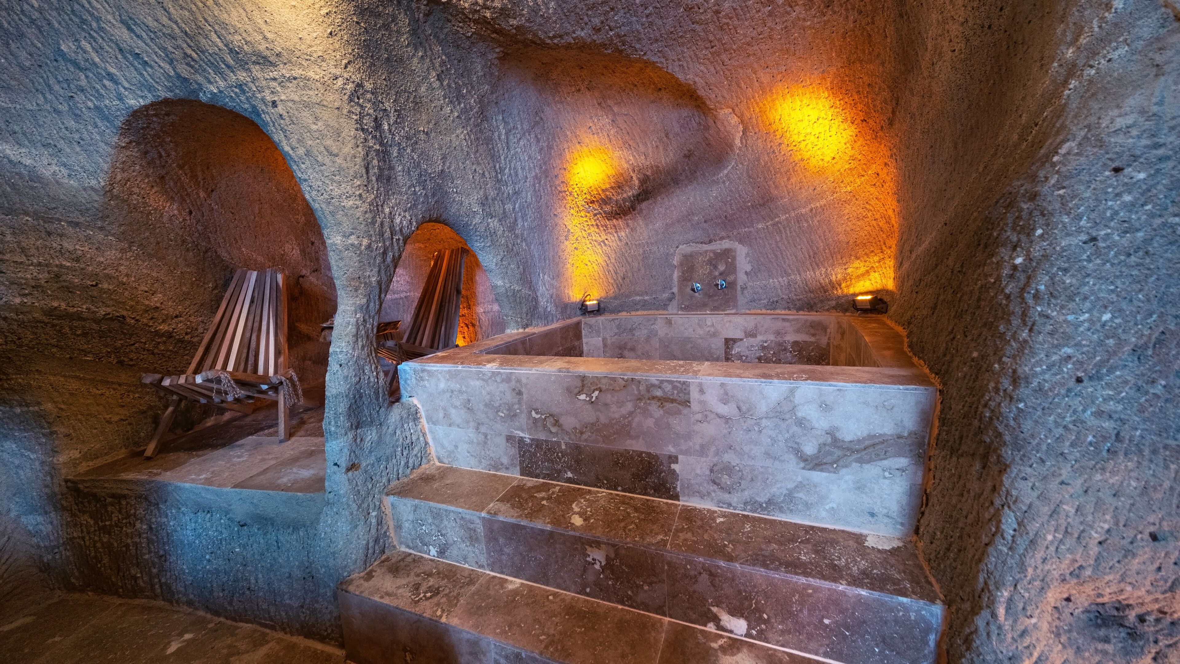 Crassula Cave Hotel