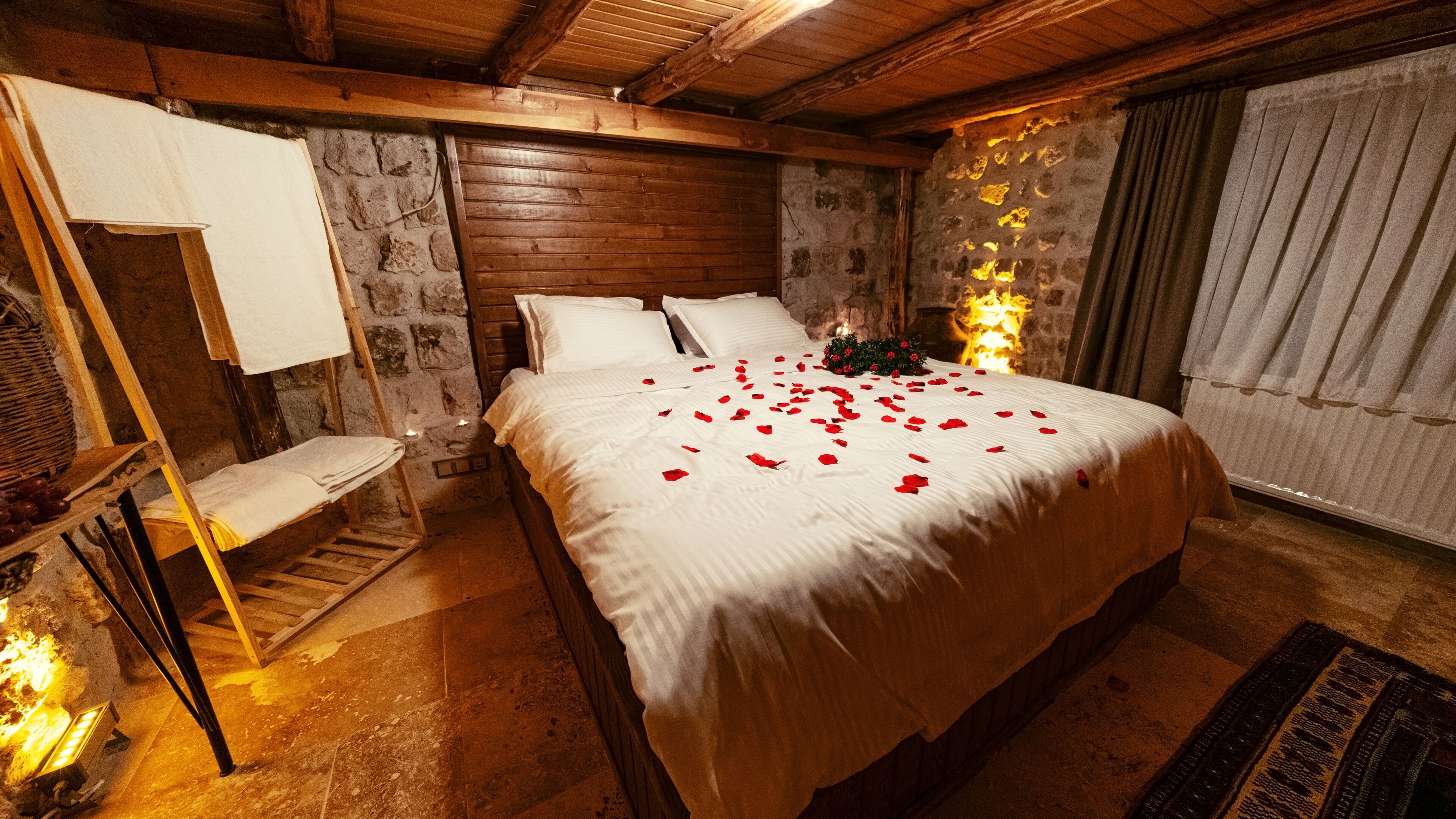 Crassula Cave Hotel