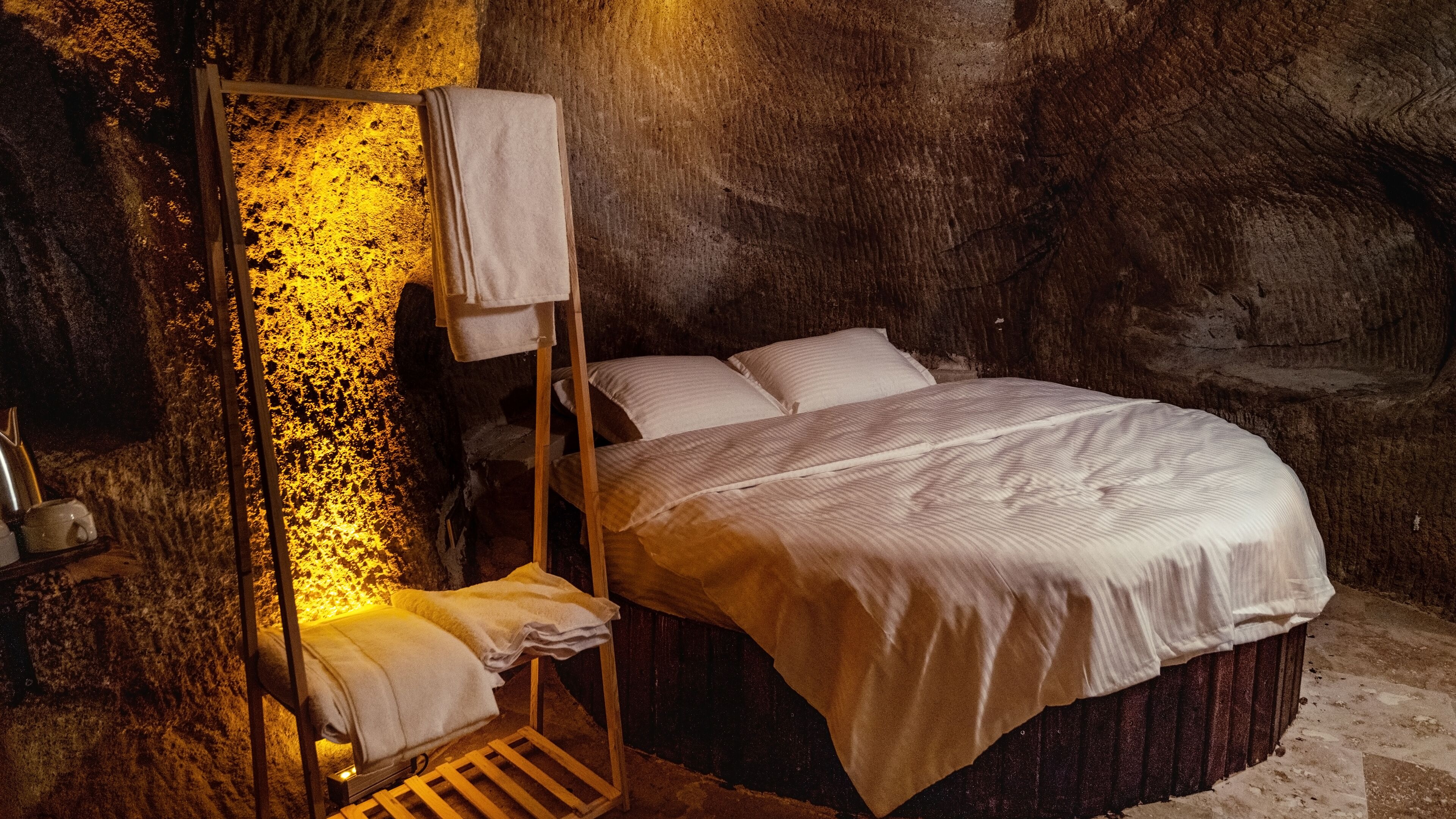 Crassula Cave Hotel