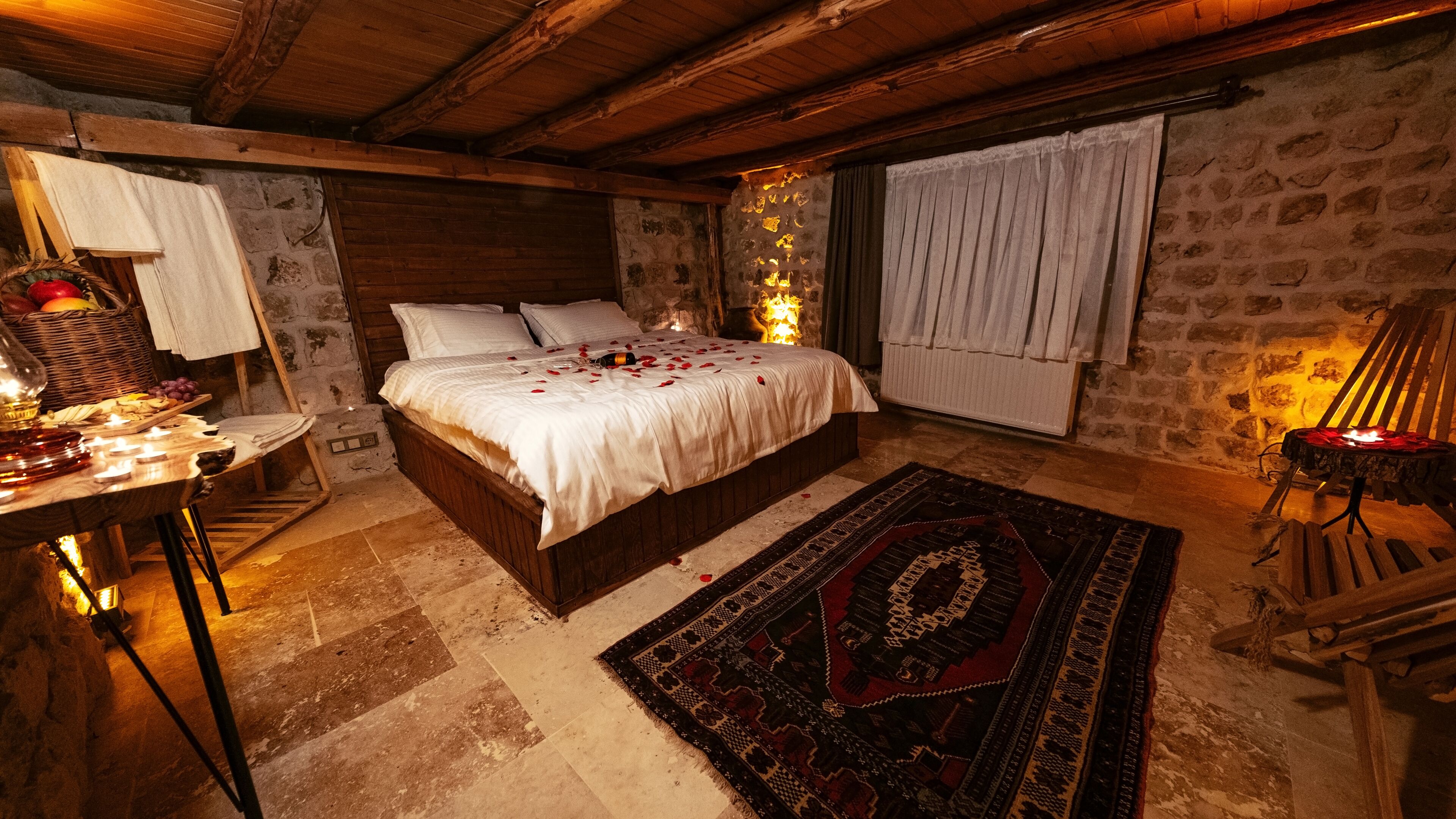 Crassula Cave Hotel