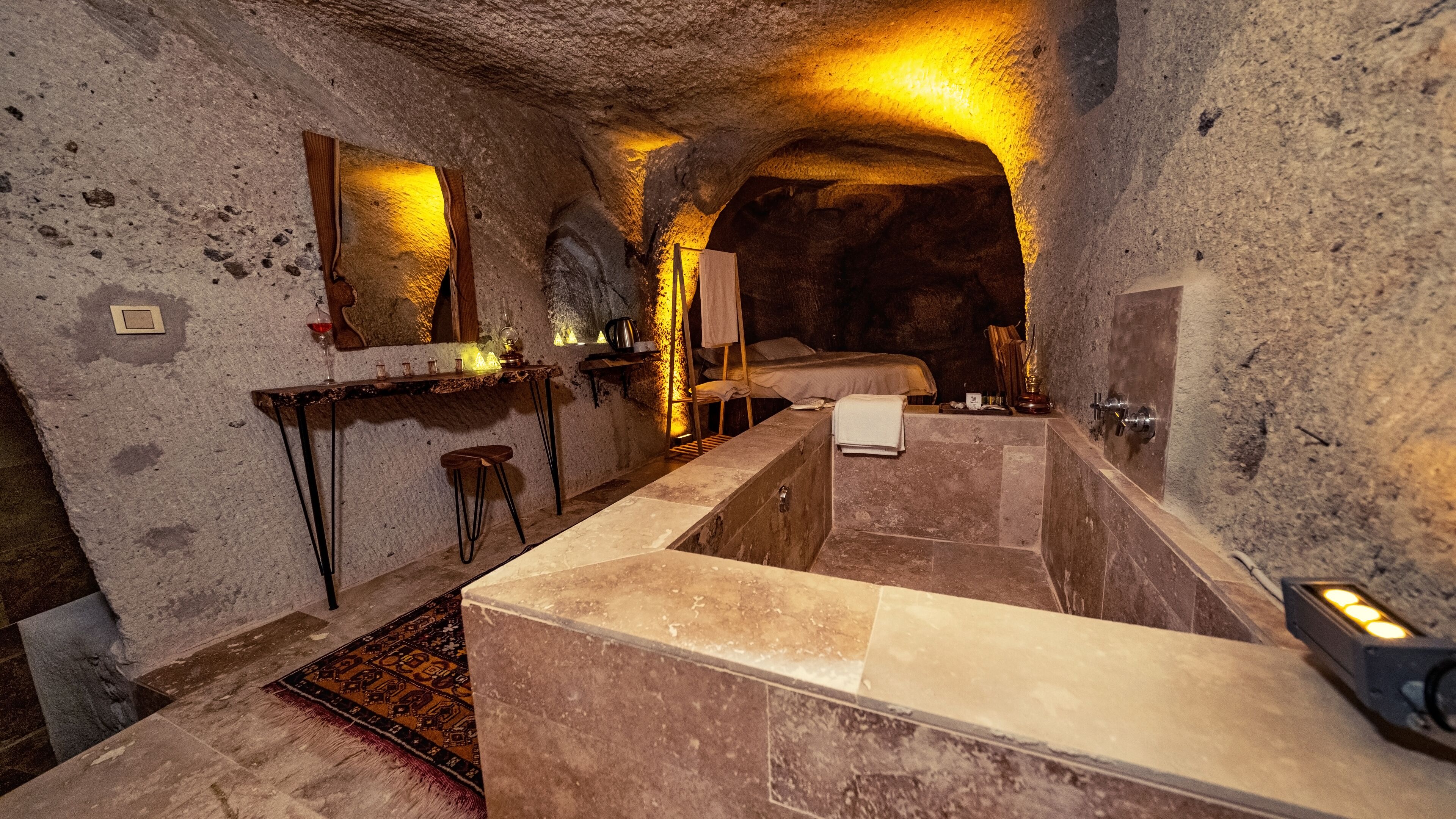 Crassula Cave Hotel