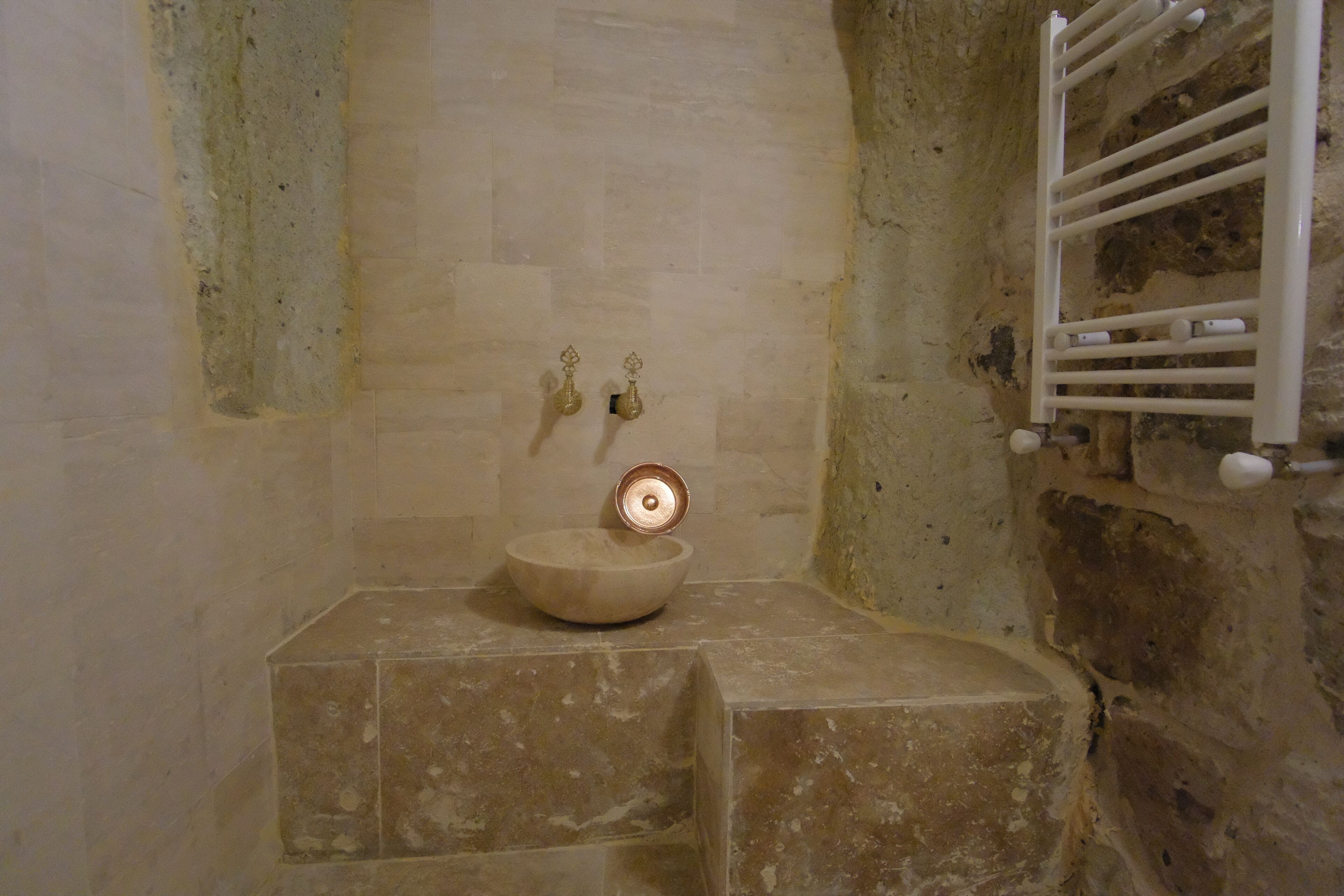 Euphoria Cave House