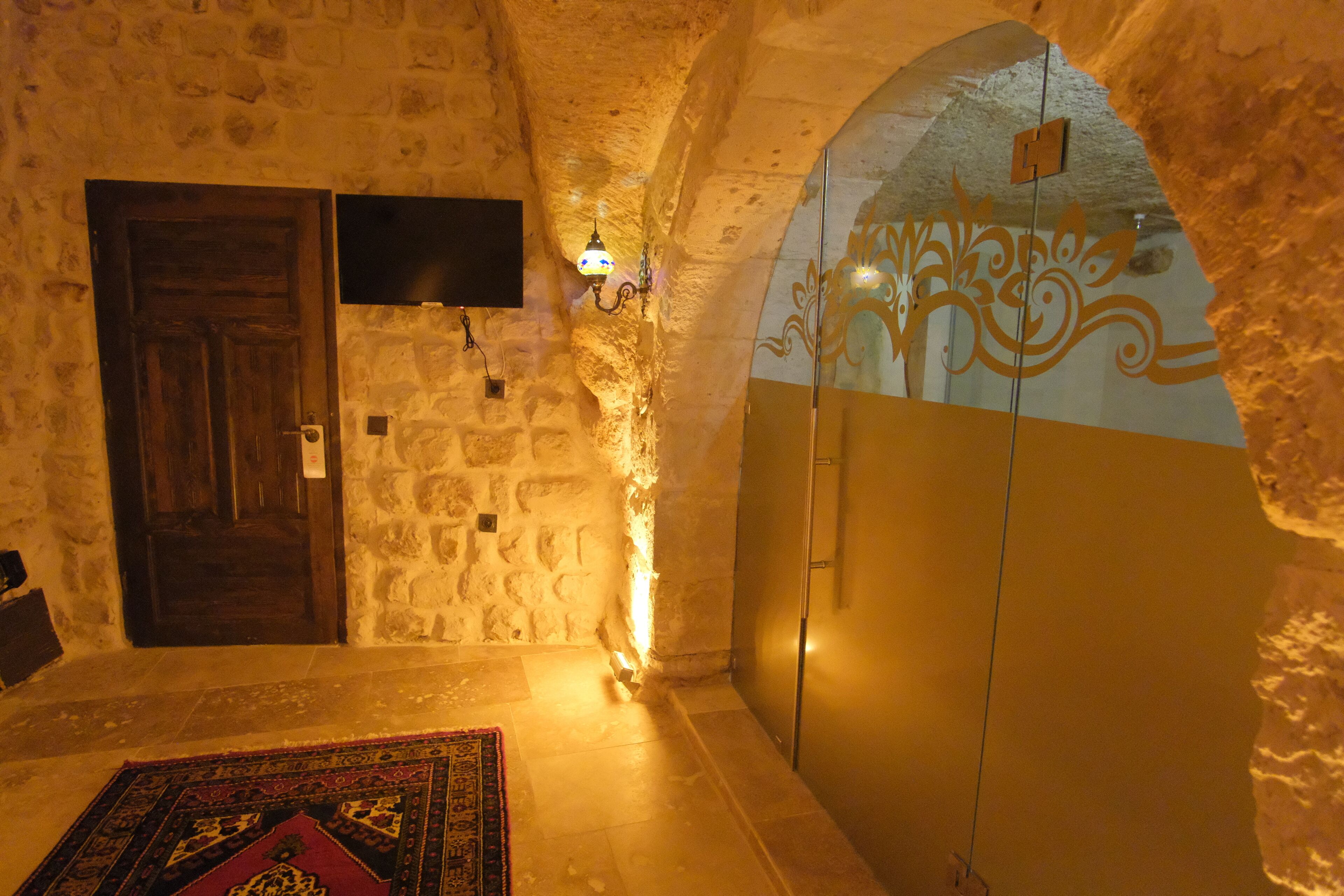 Euphoria Cave House