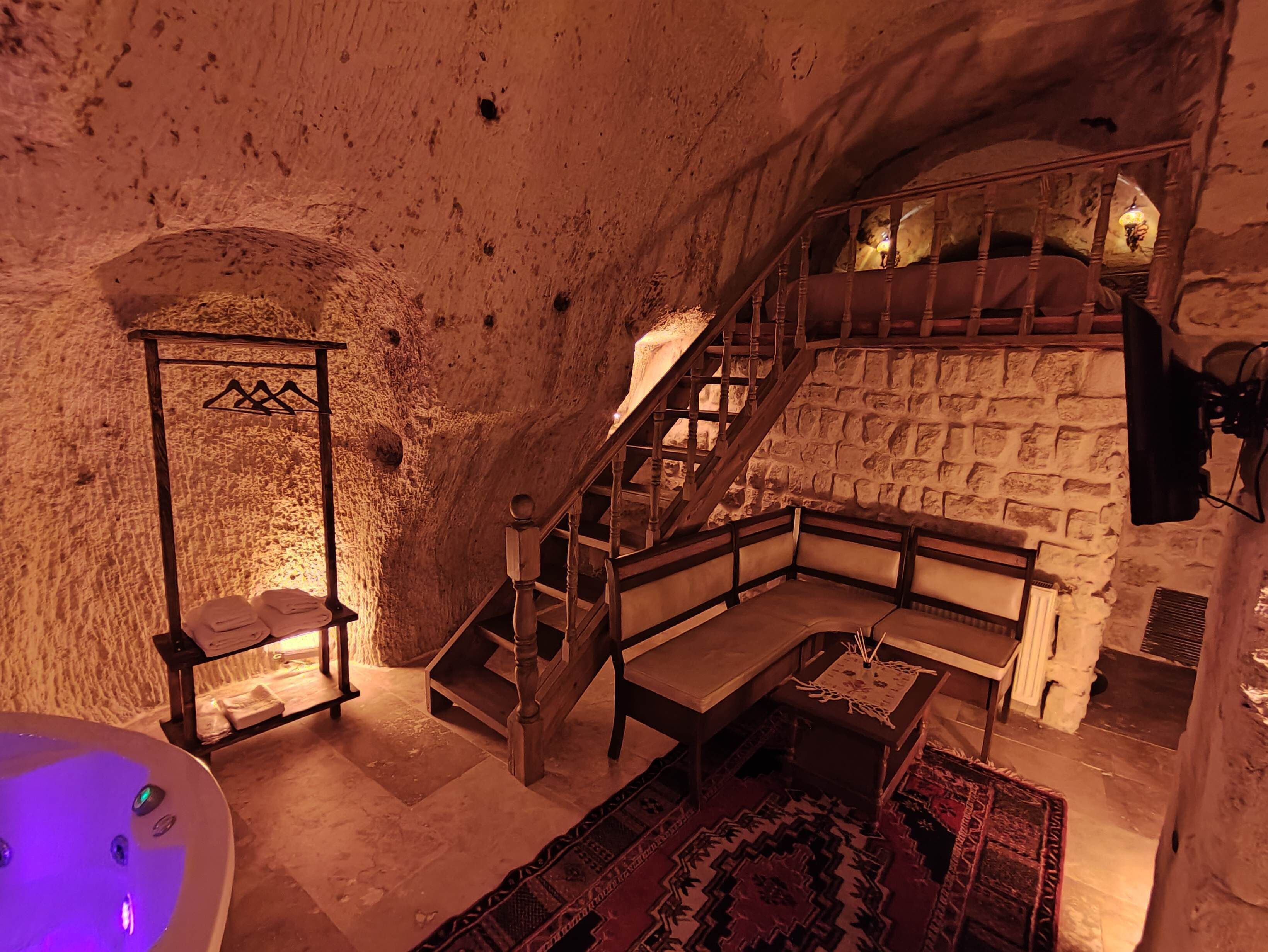 Euphoria Cave House