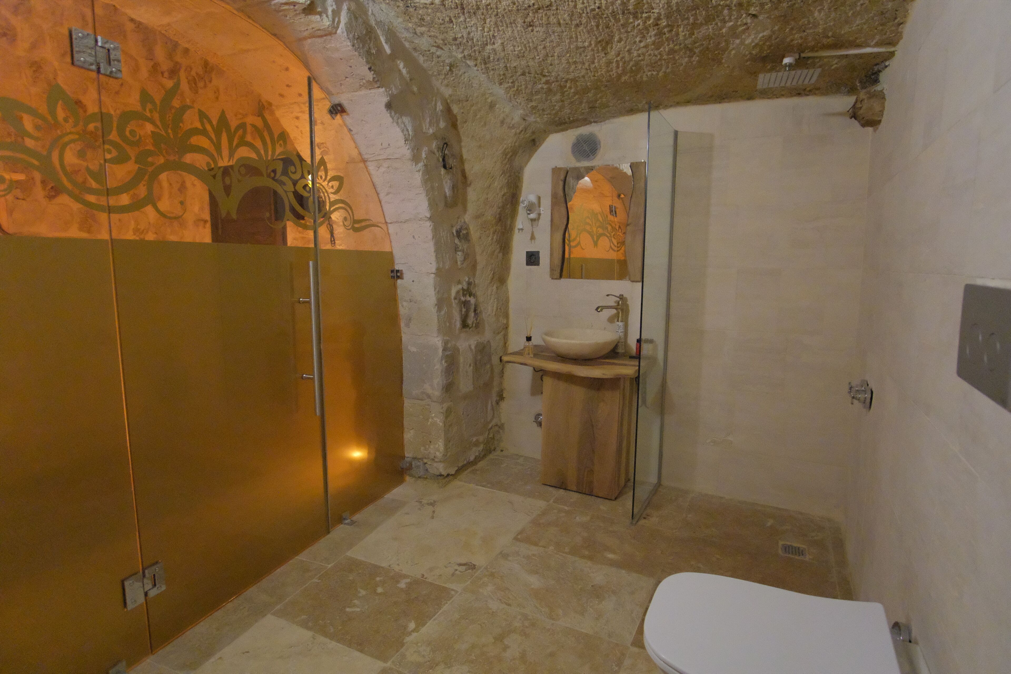 Euphoria Cave House