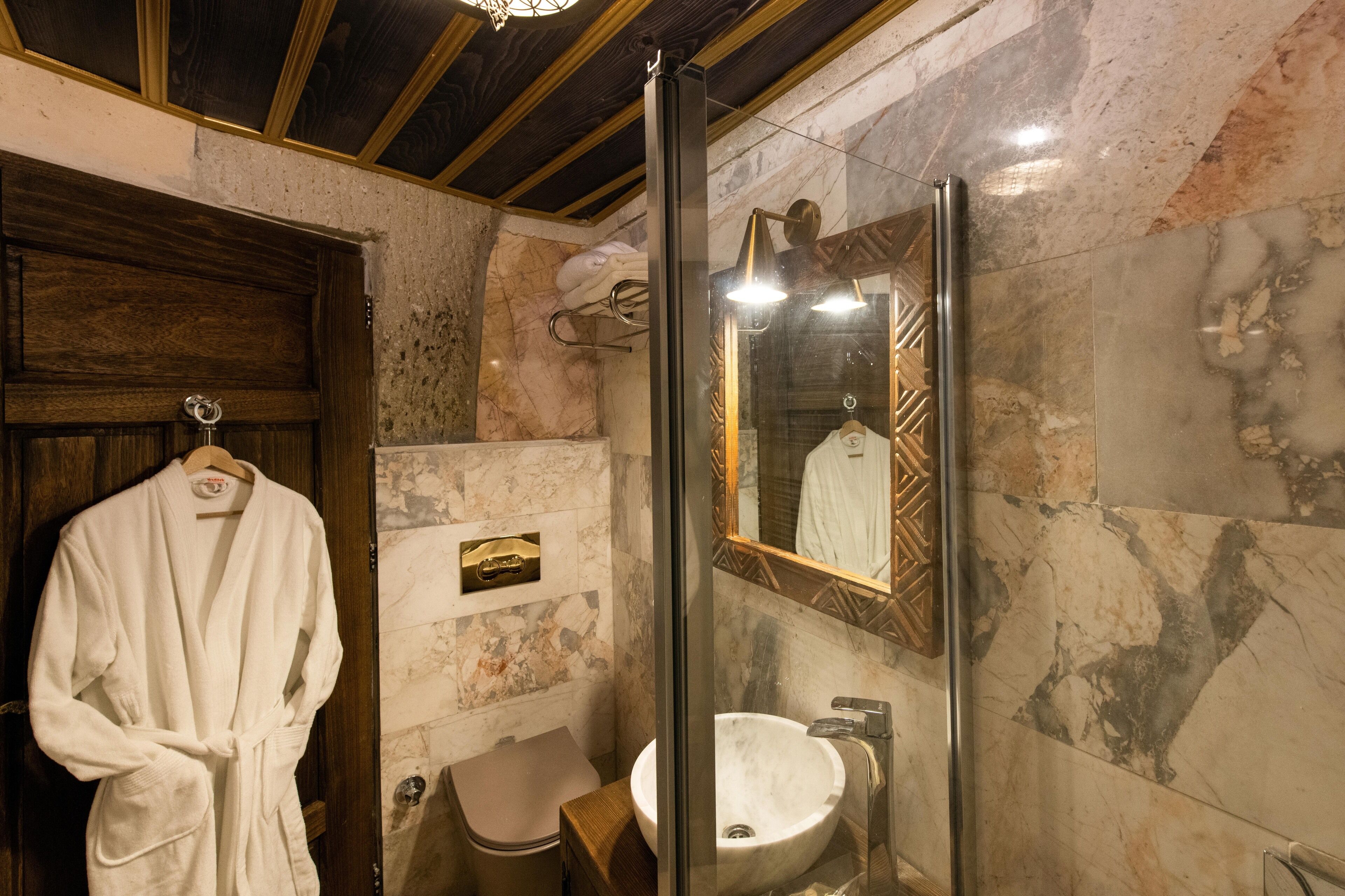 Foremanson Cave Hotel