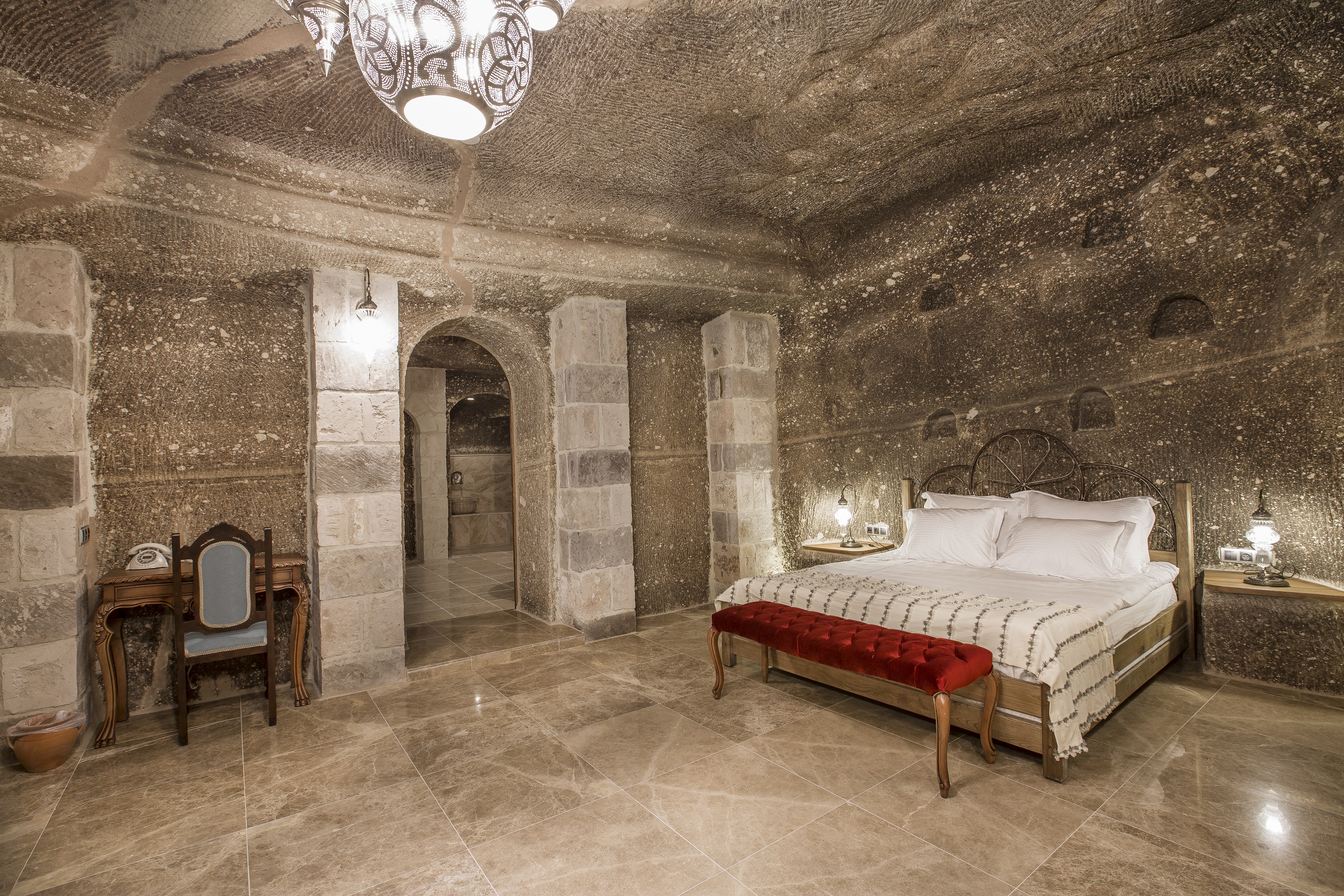 Hera Cave Suites