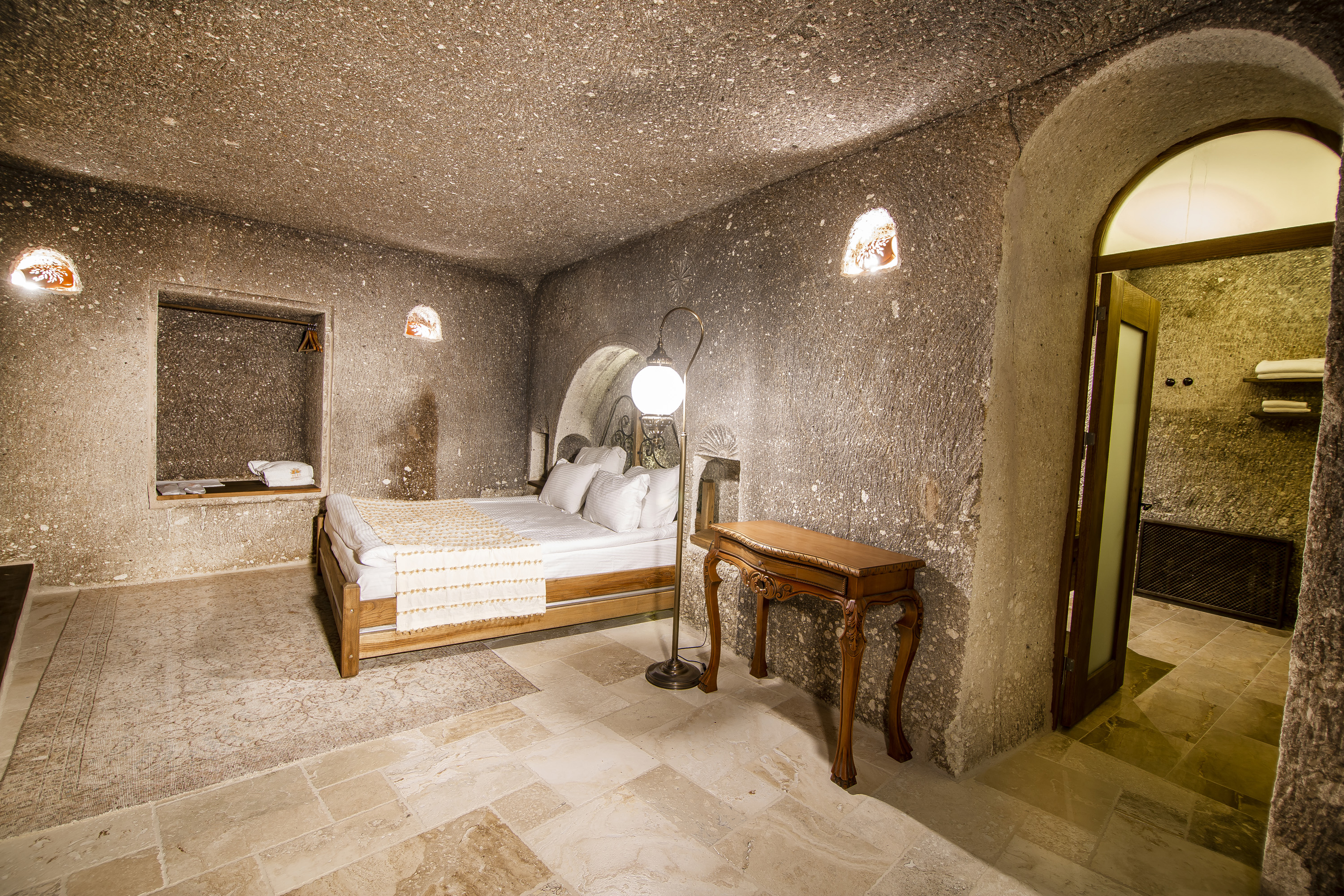 Hera Cave Suites