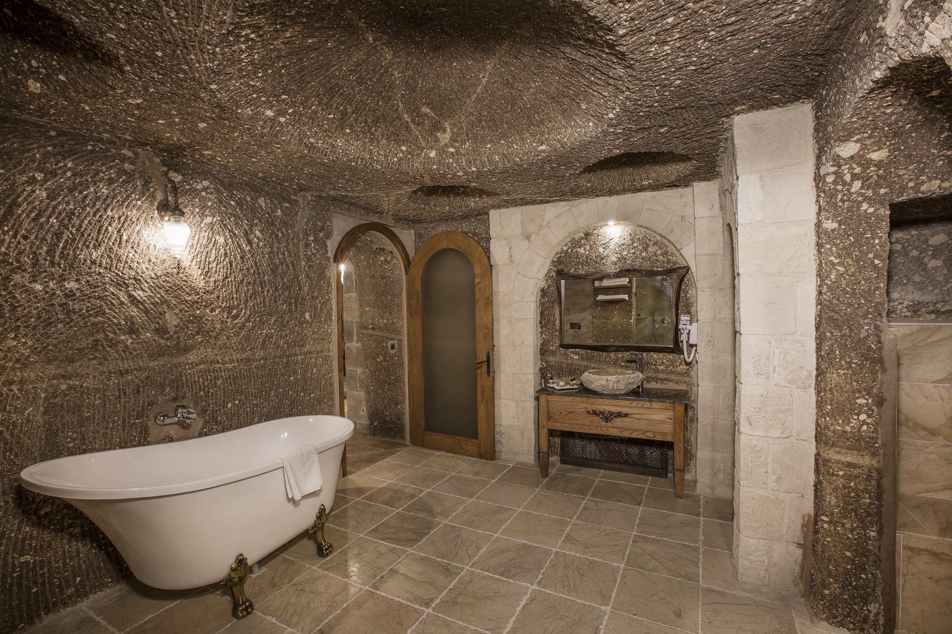 Hera Cave Suites