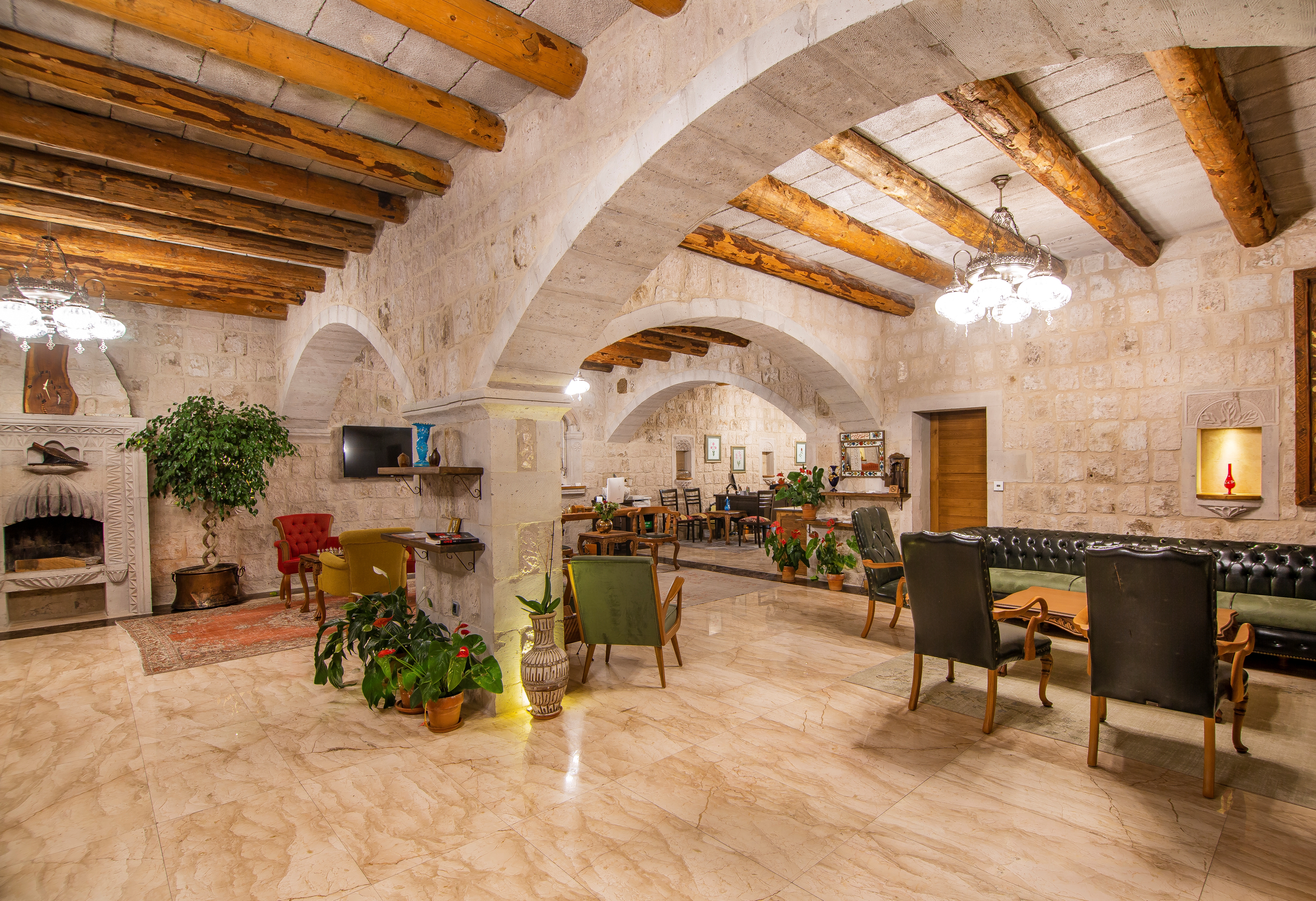 Hera Cave Suites