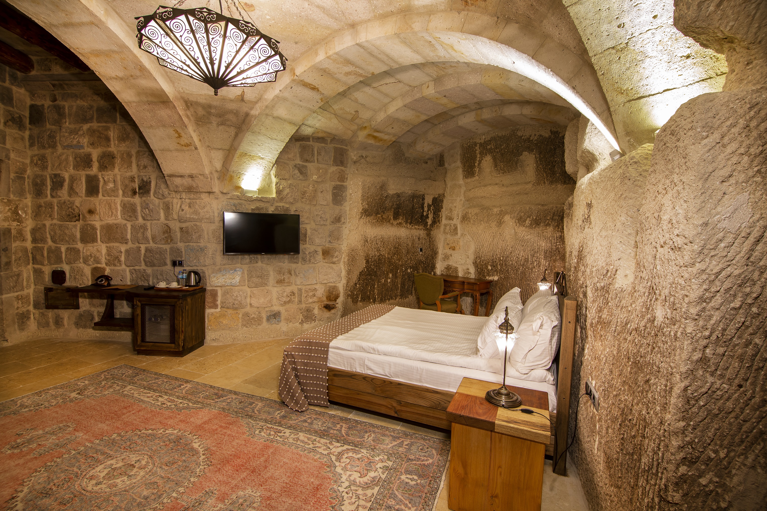 Hera Cave Suites