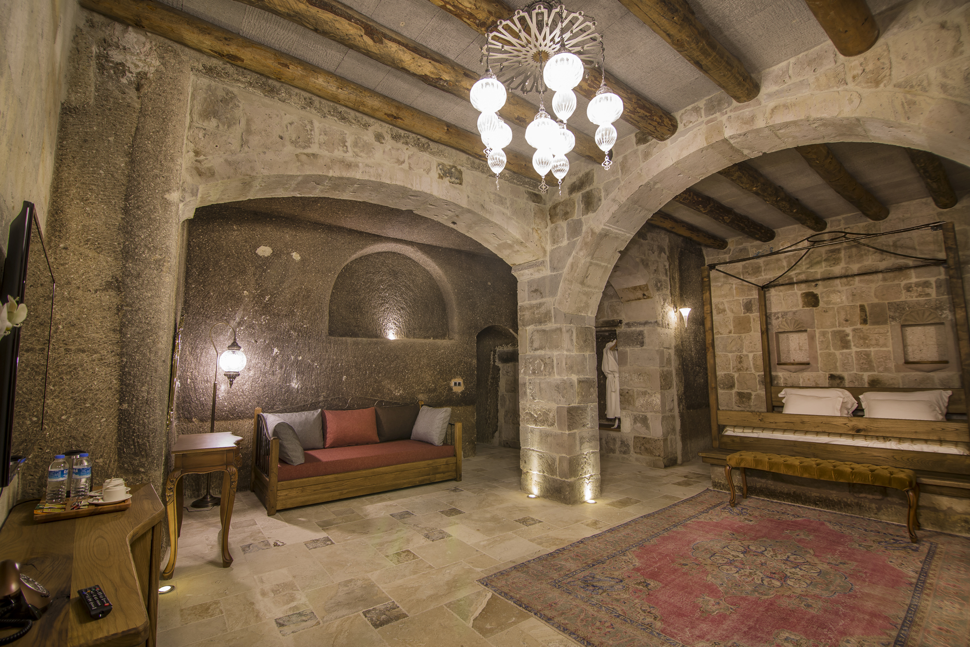 Hera Cave Suites