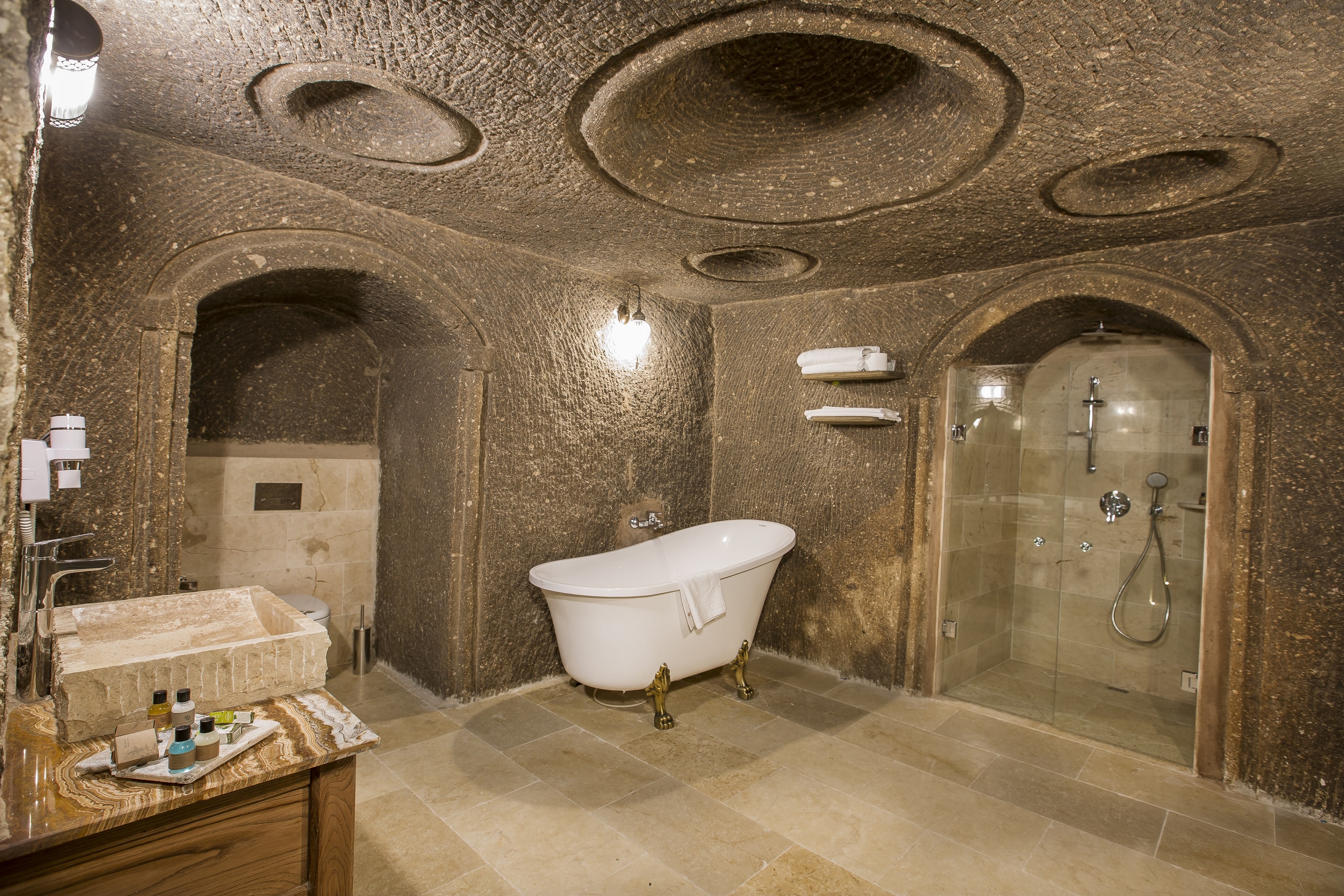 Hera Cave Suites