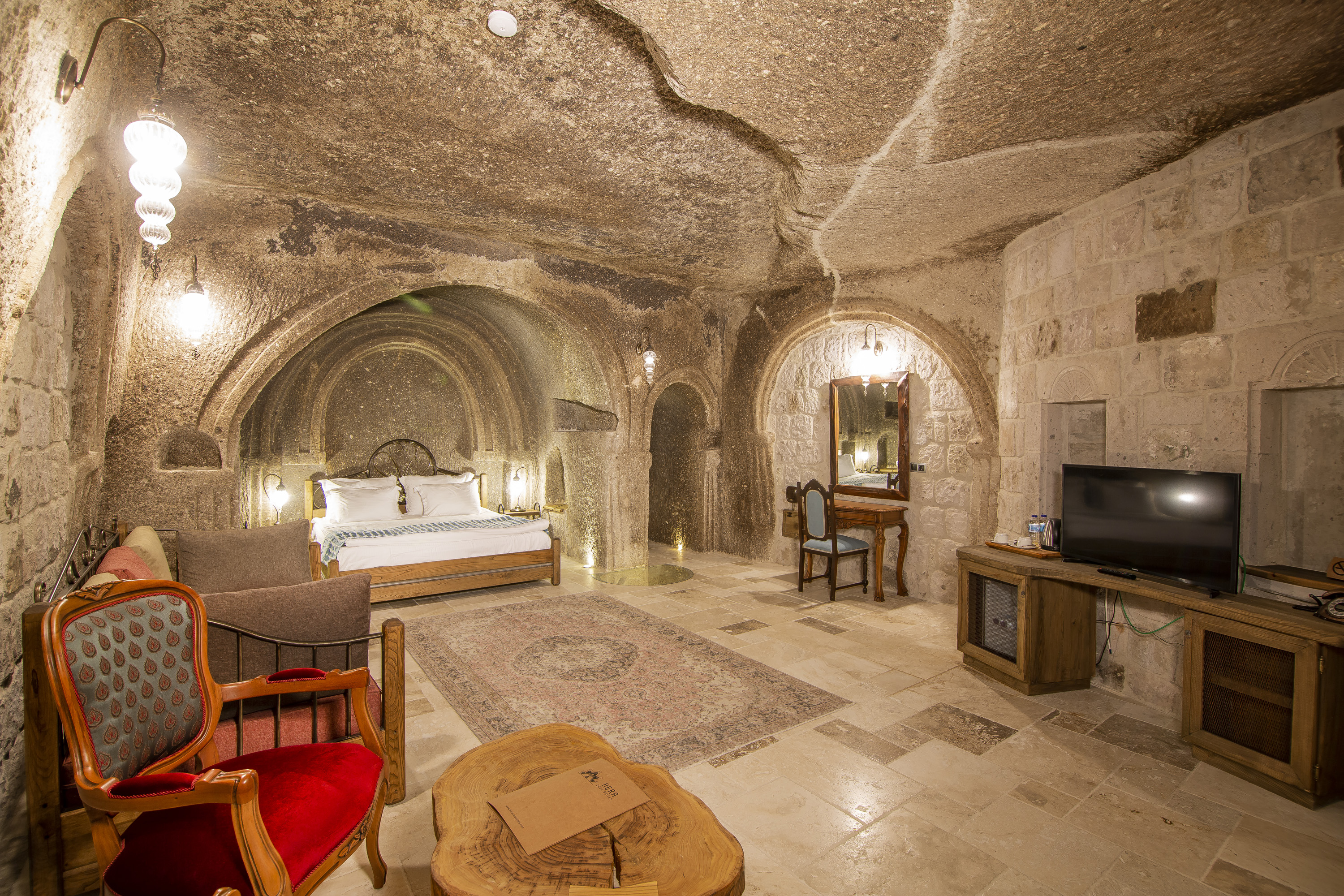 Hera Cave Suites