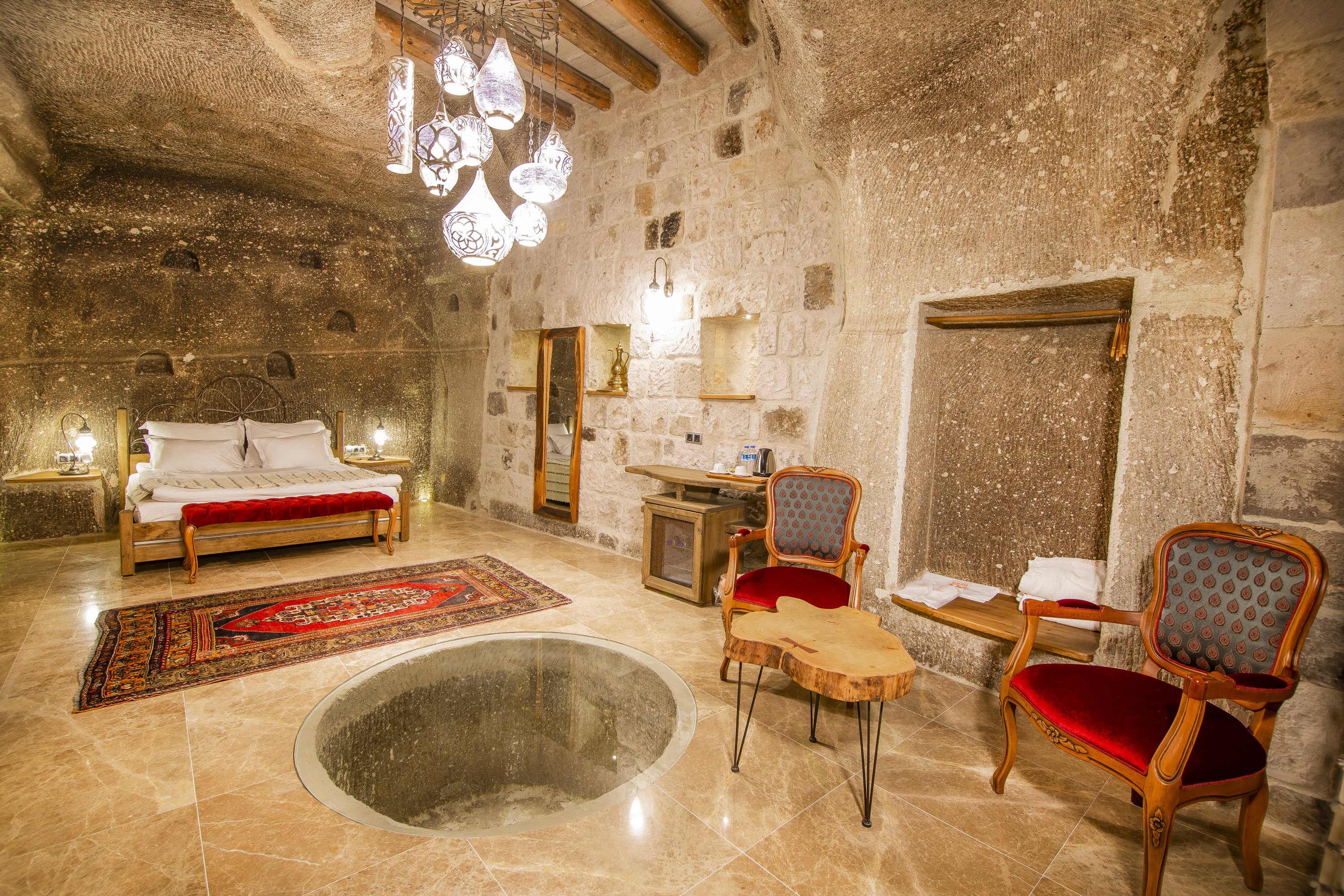 Hera Cave Suites