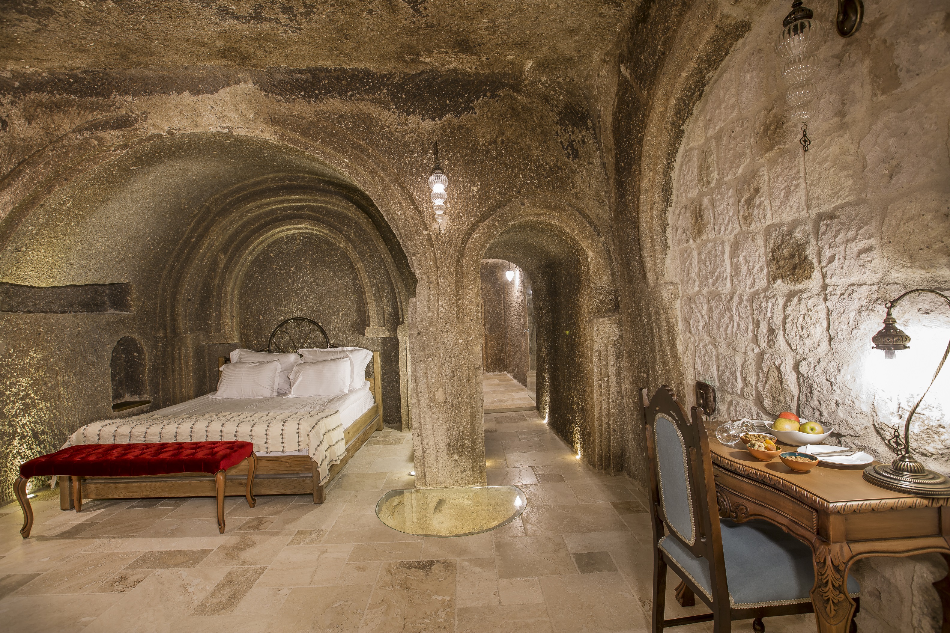 Hera Cave Suites