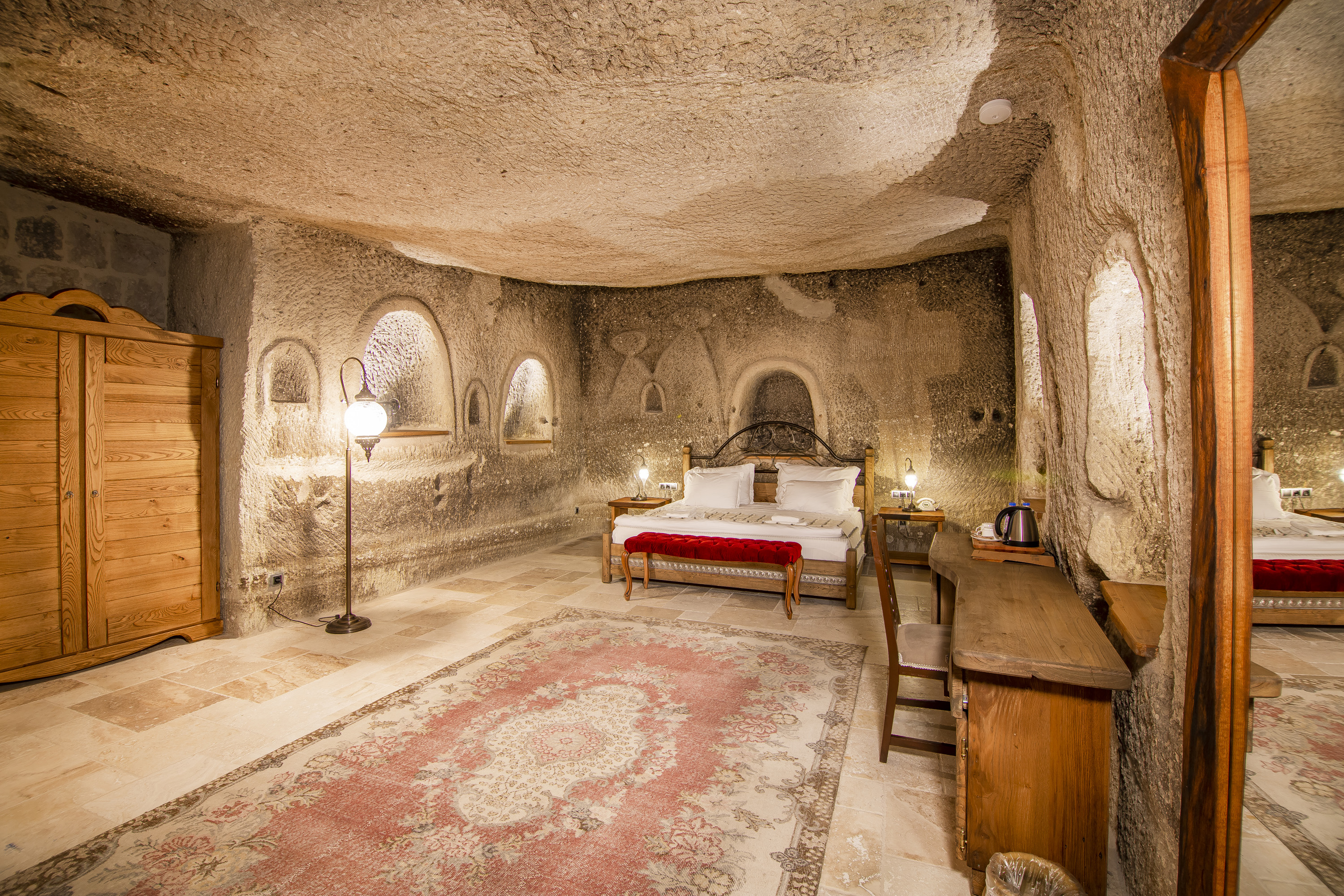 Hera Cave Suites
