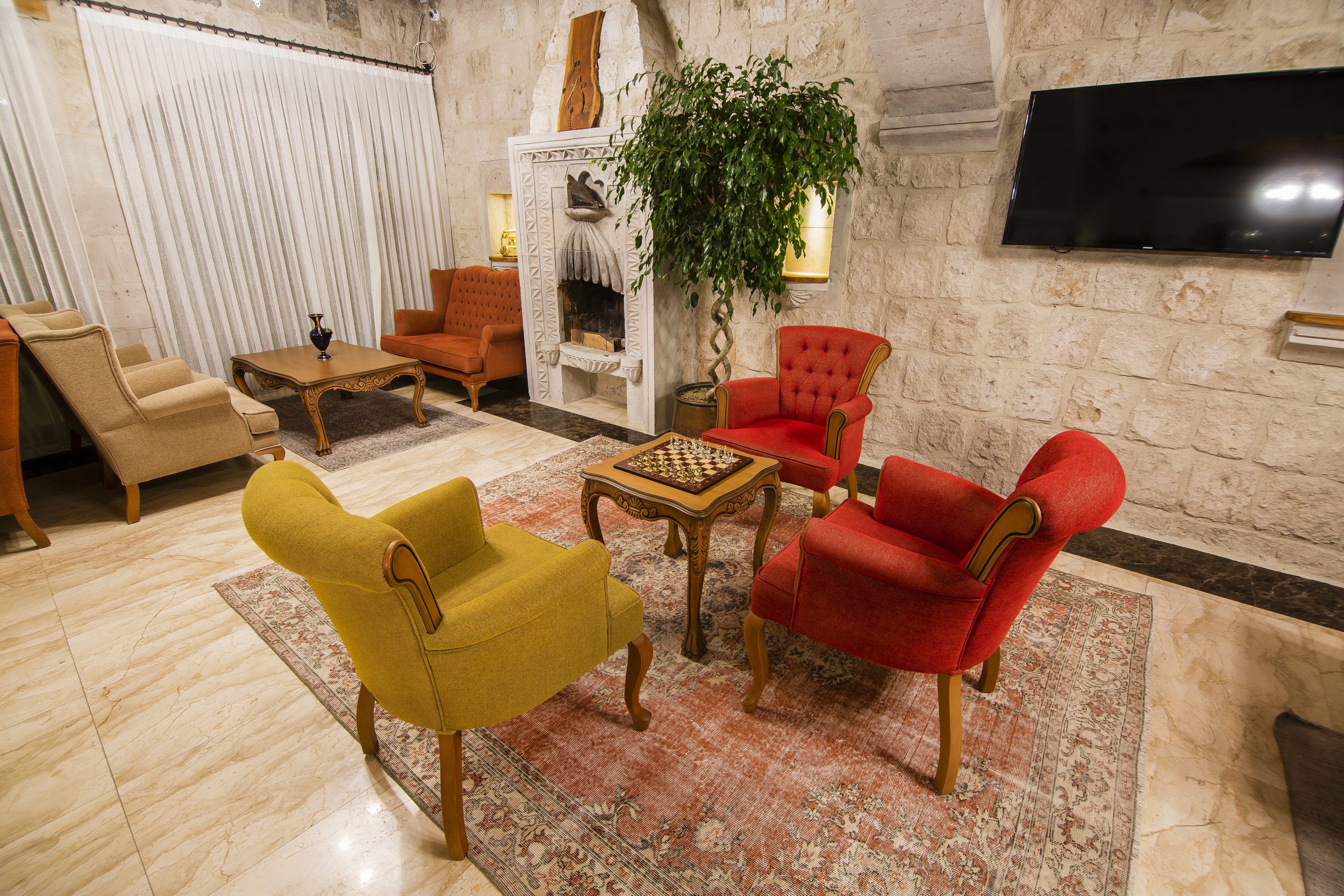 Hera Cave Suites