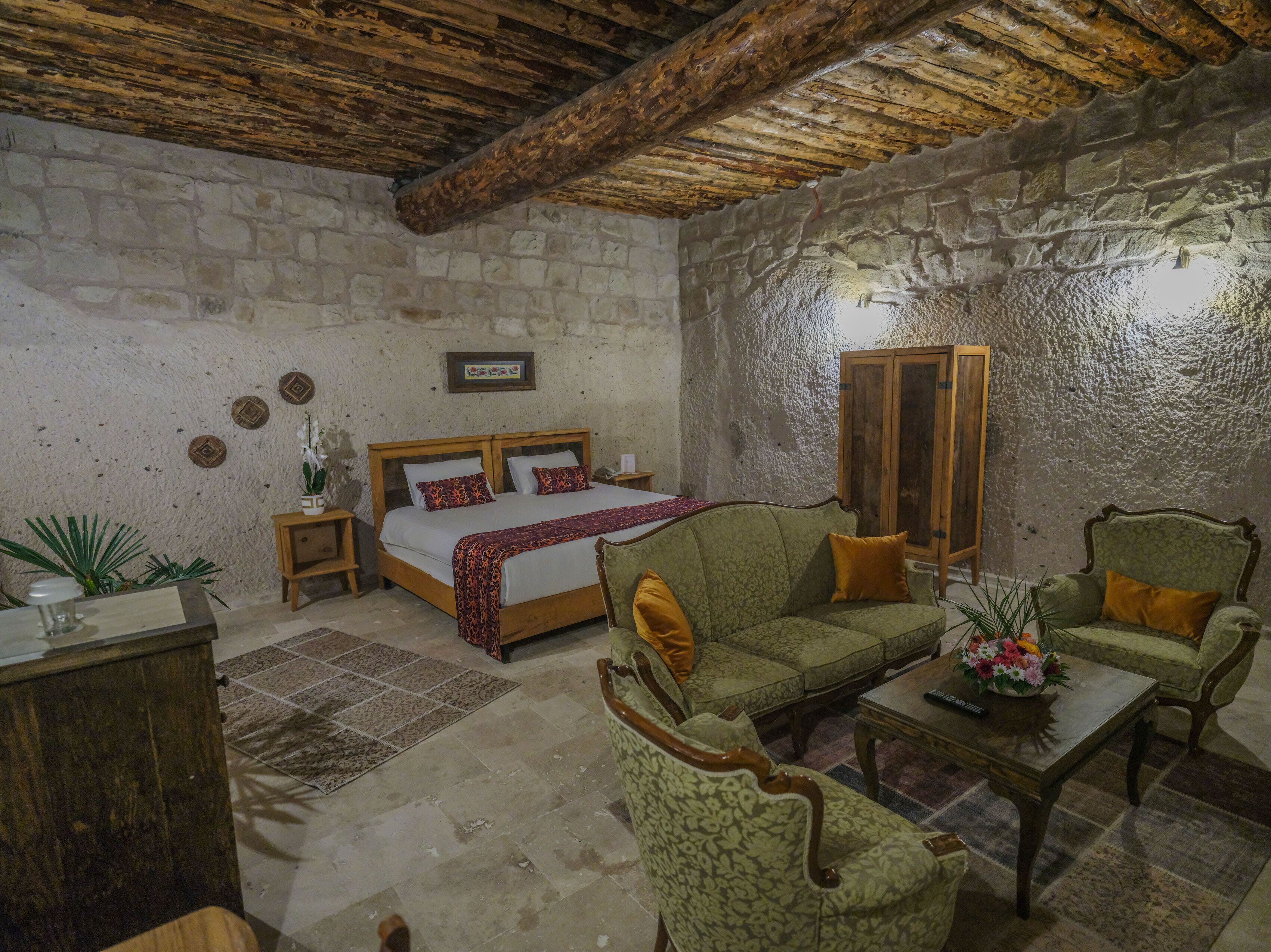 Kalsedon Cave Suites