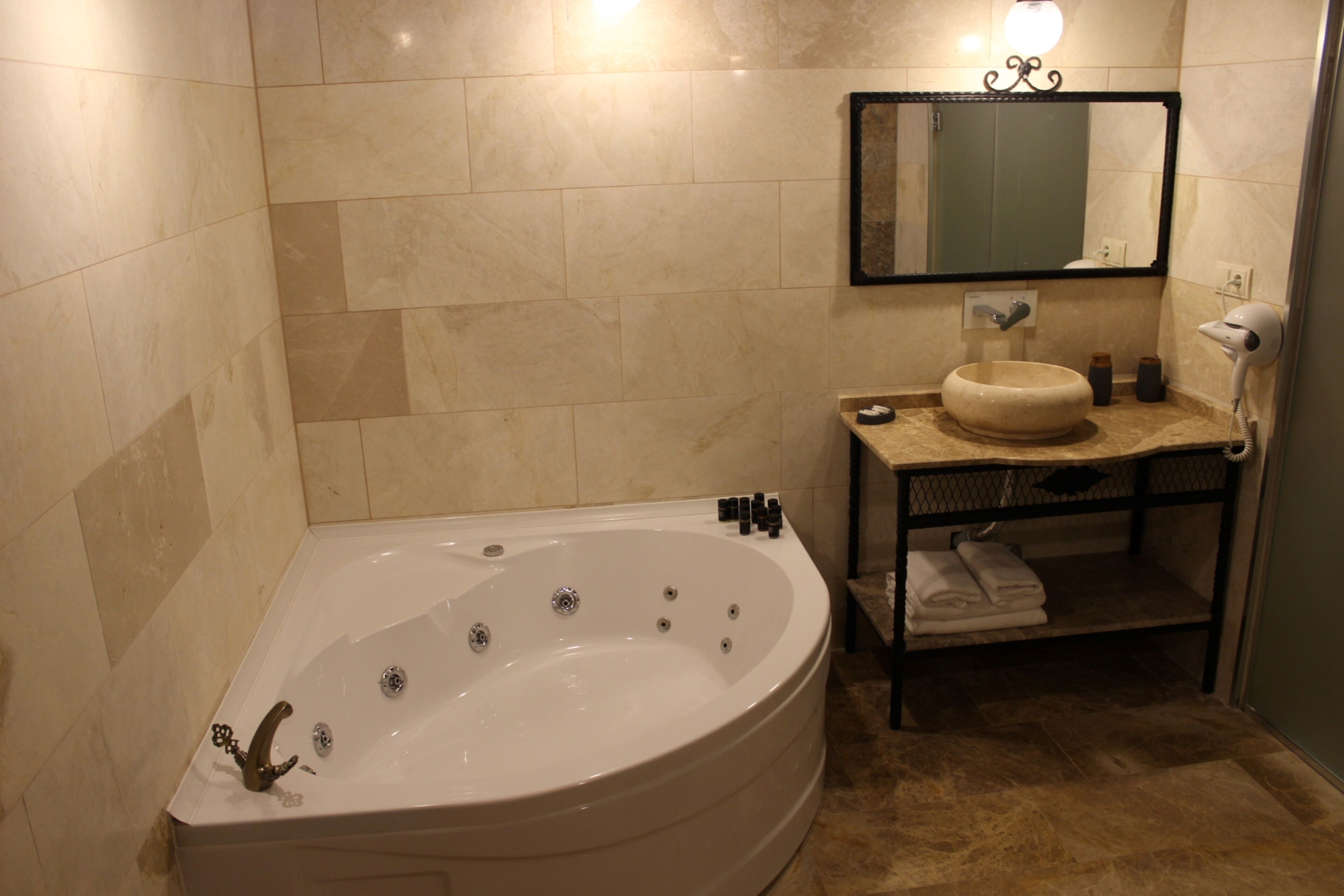 Kayra cave suites