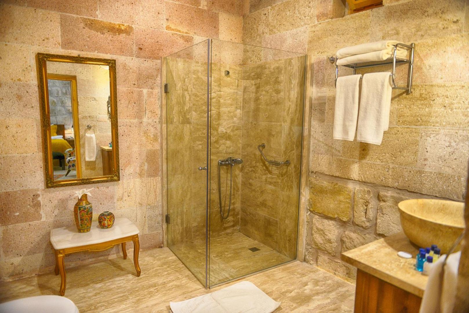 Salkim Cave House