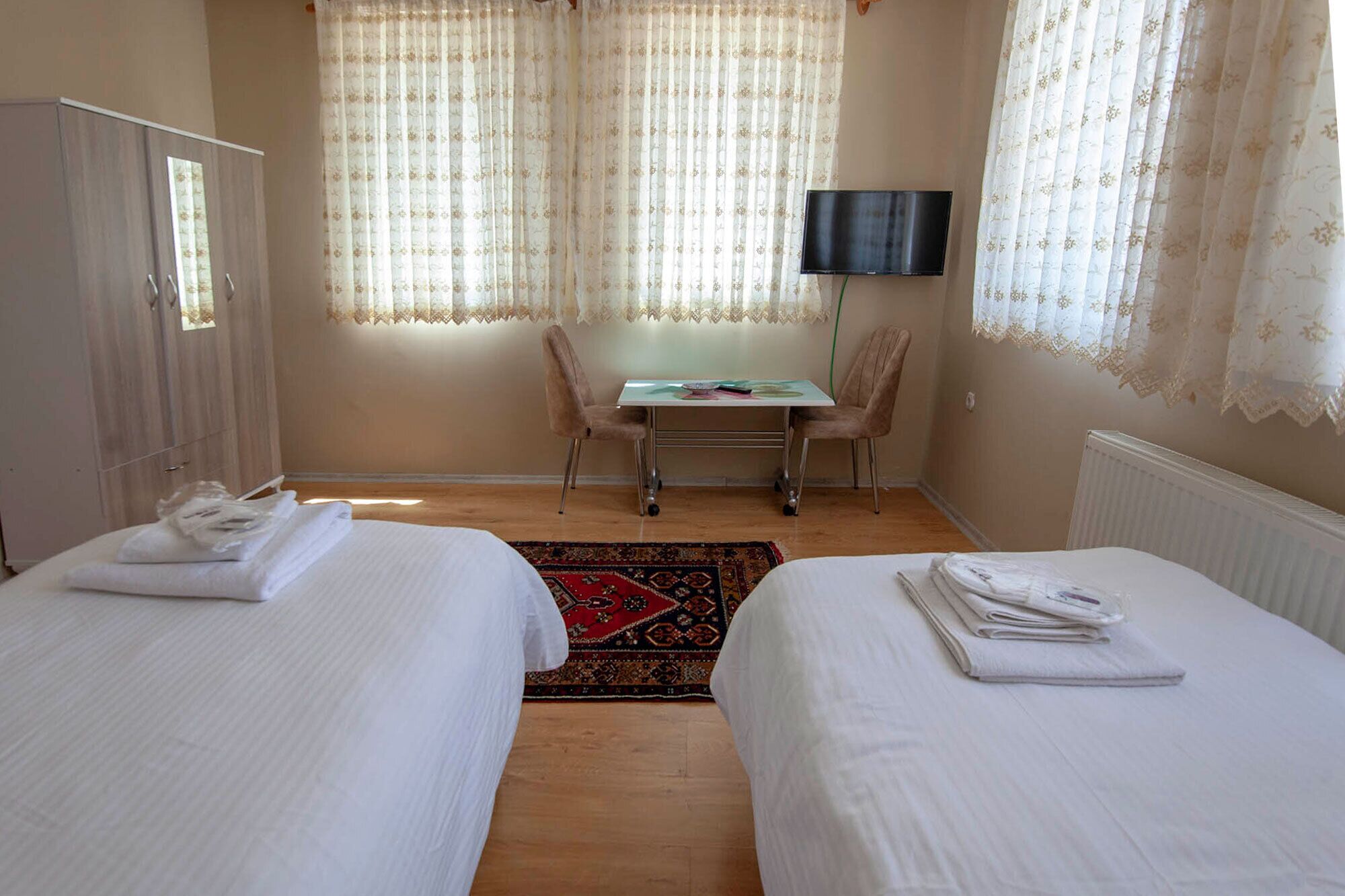 Seven Stone Hotel