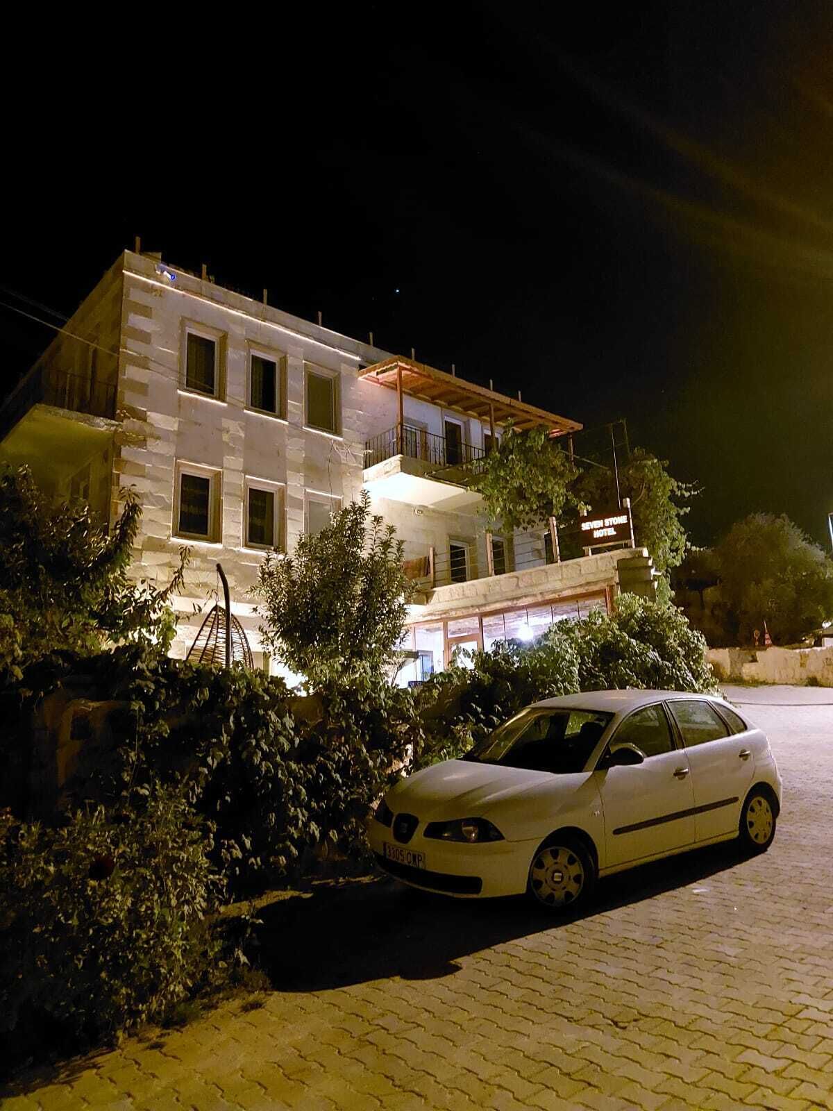 Seven Stone Hotel