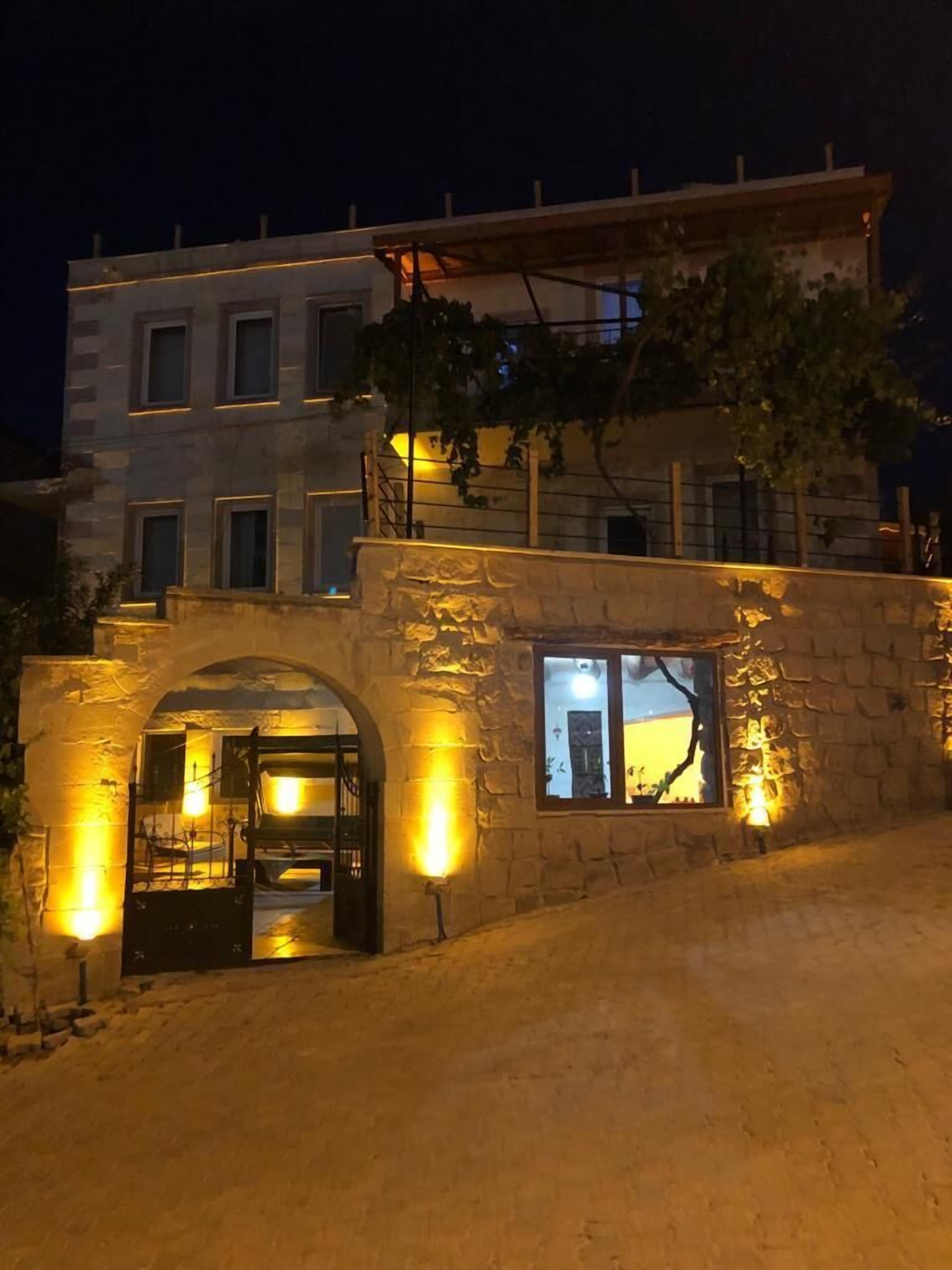 Seven Stone Hotel