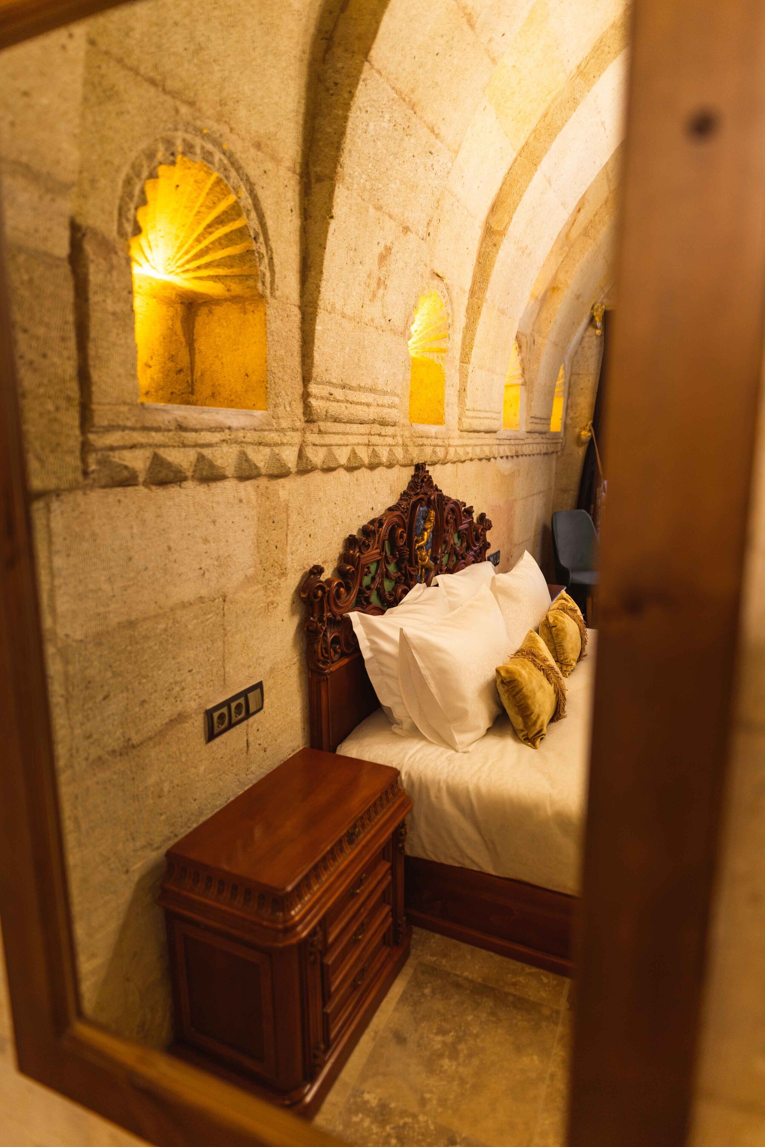 Solo Cave Suites