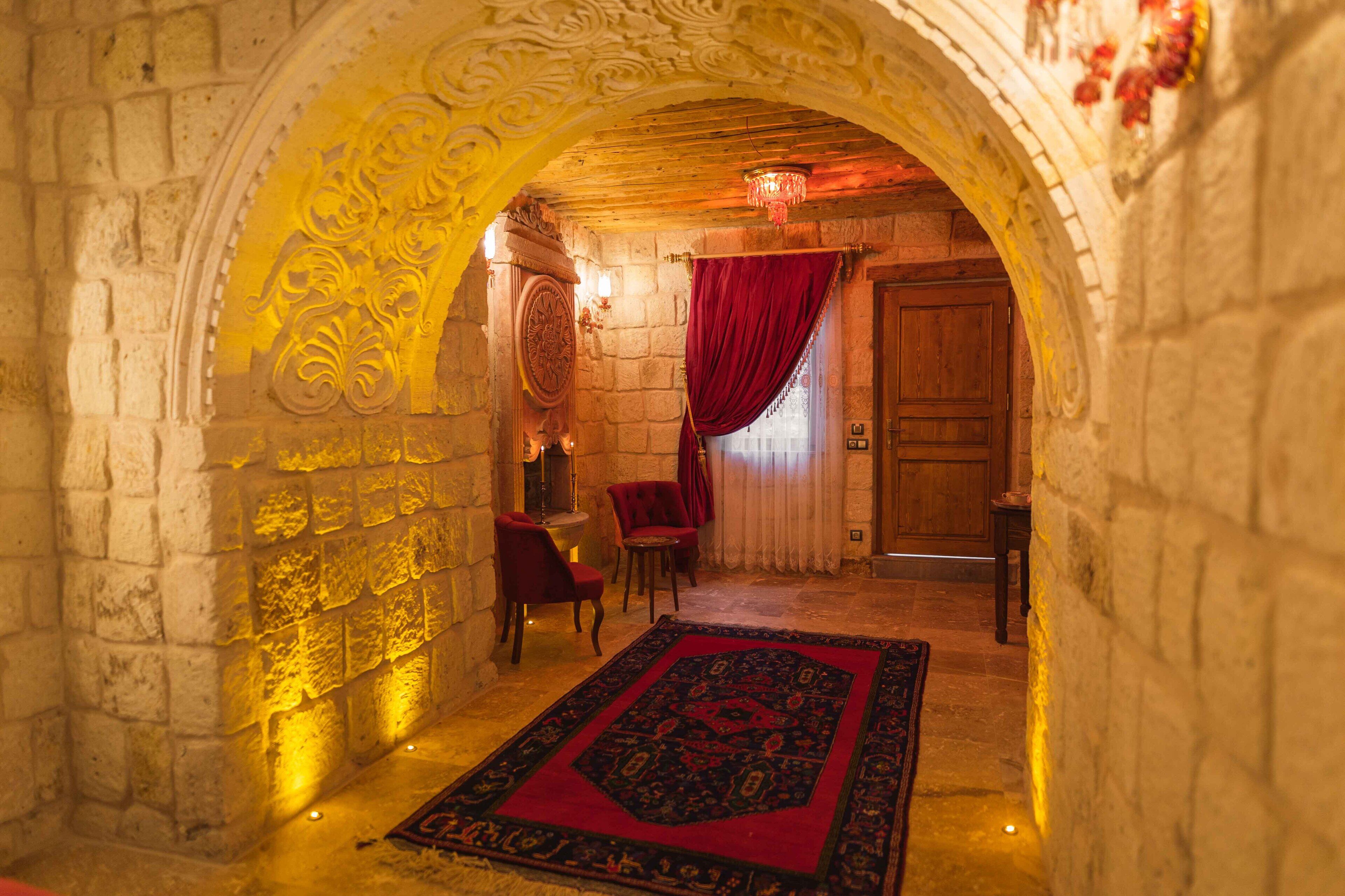 Solo Cave Suites