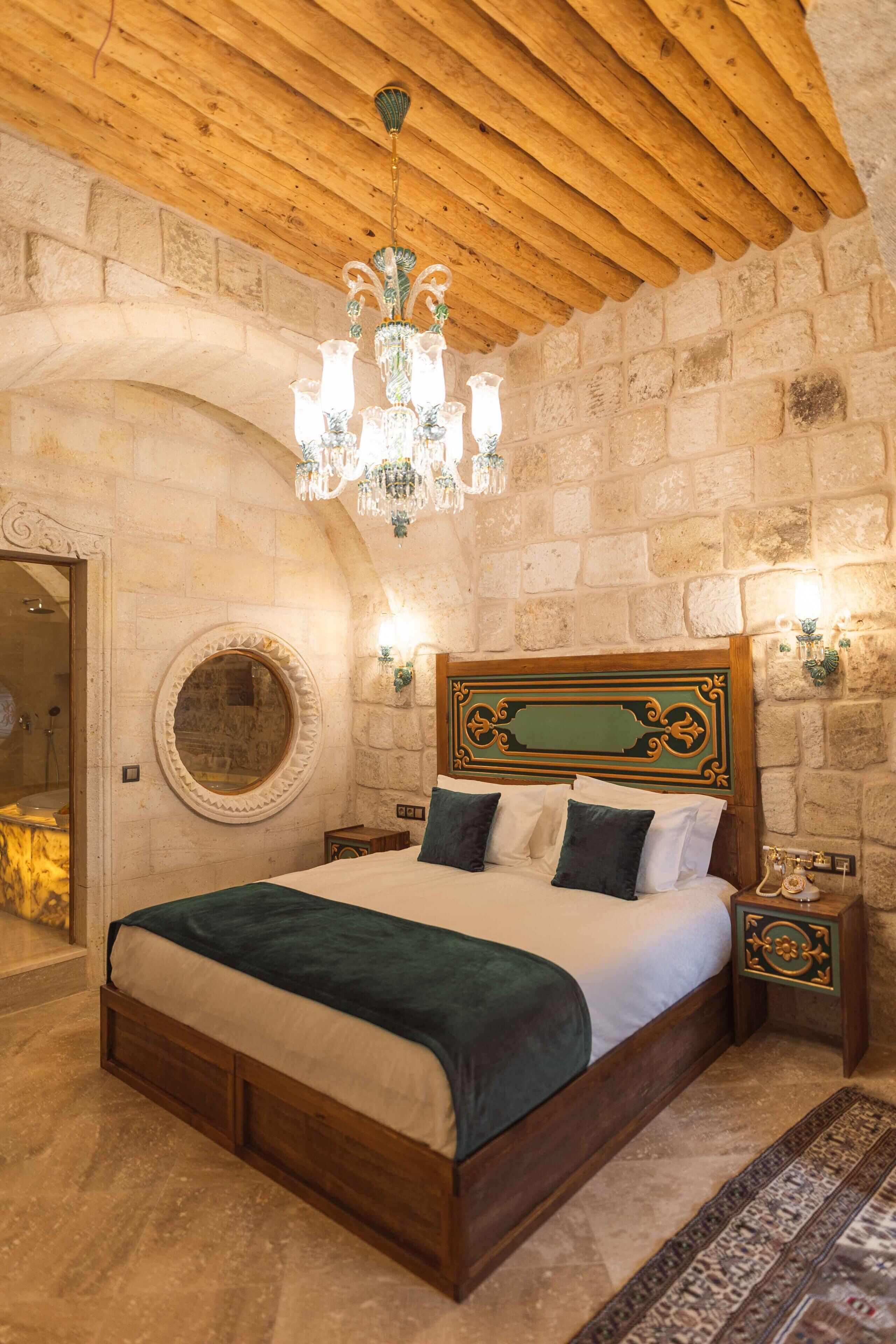 Solo Cave Suites