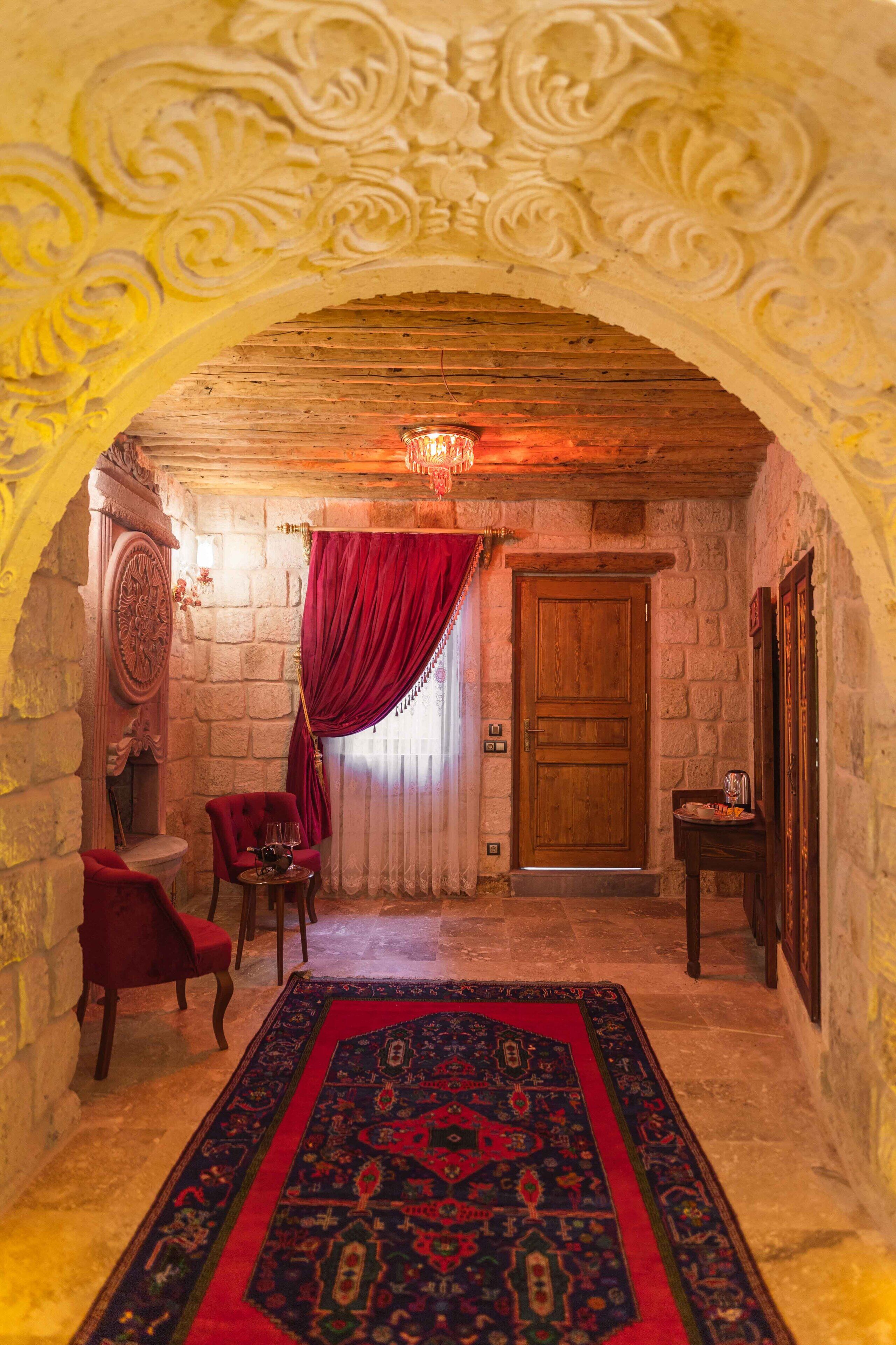 Solo Cave Suites
