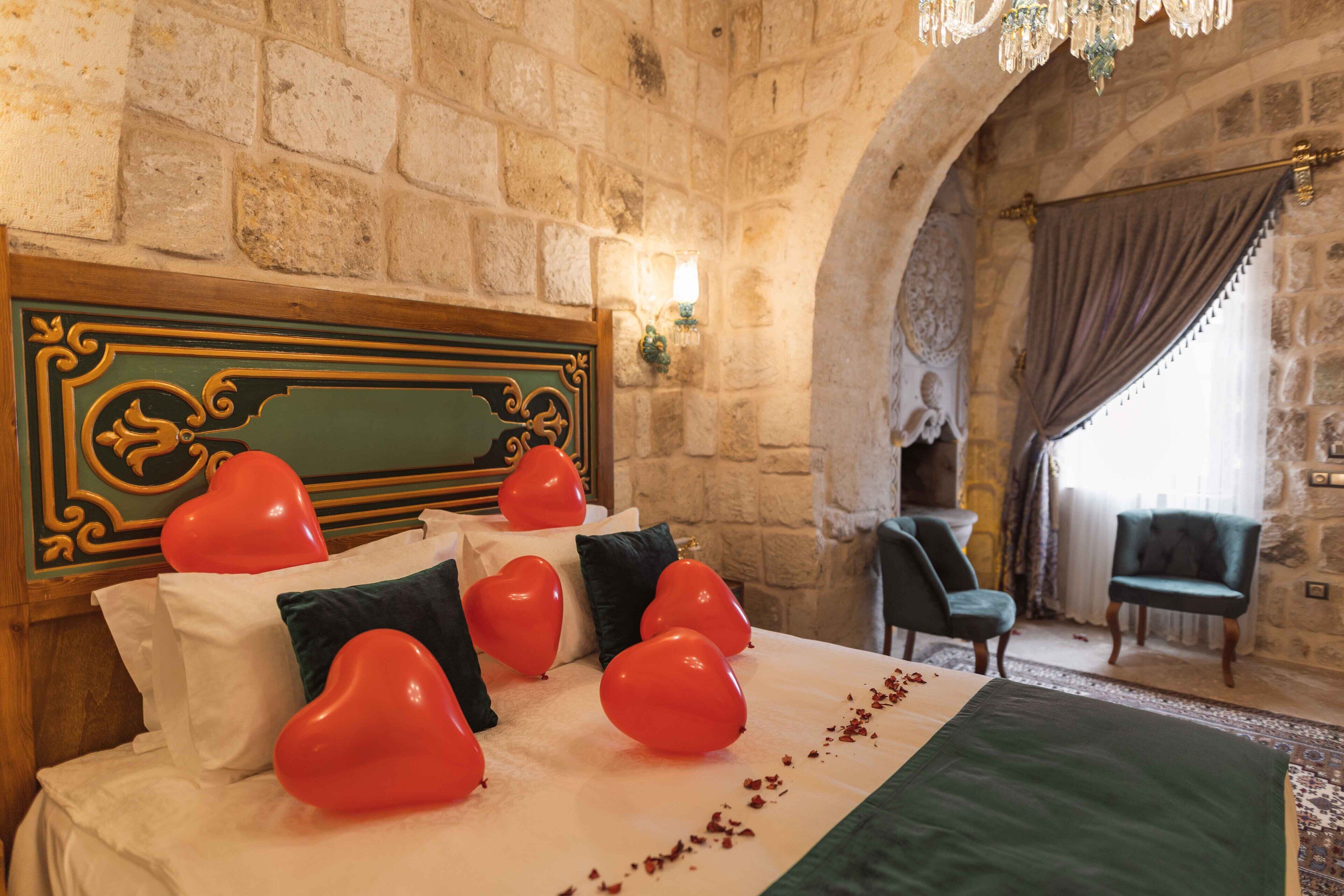 Solo Cave Suites