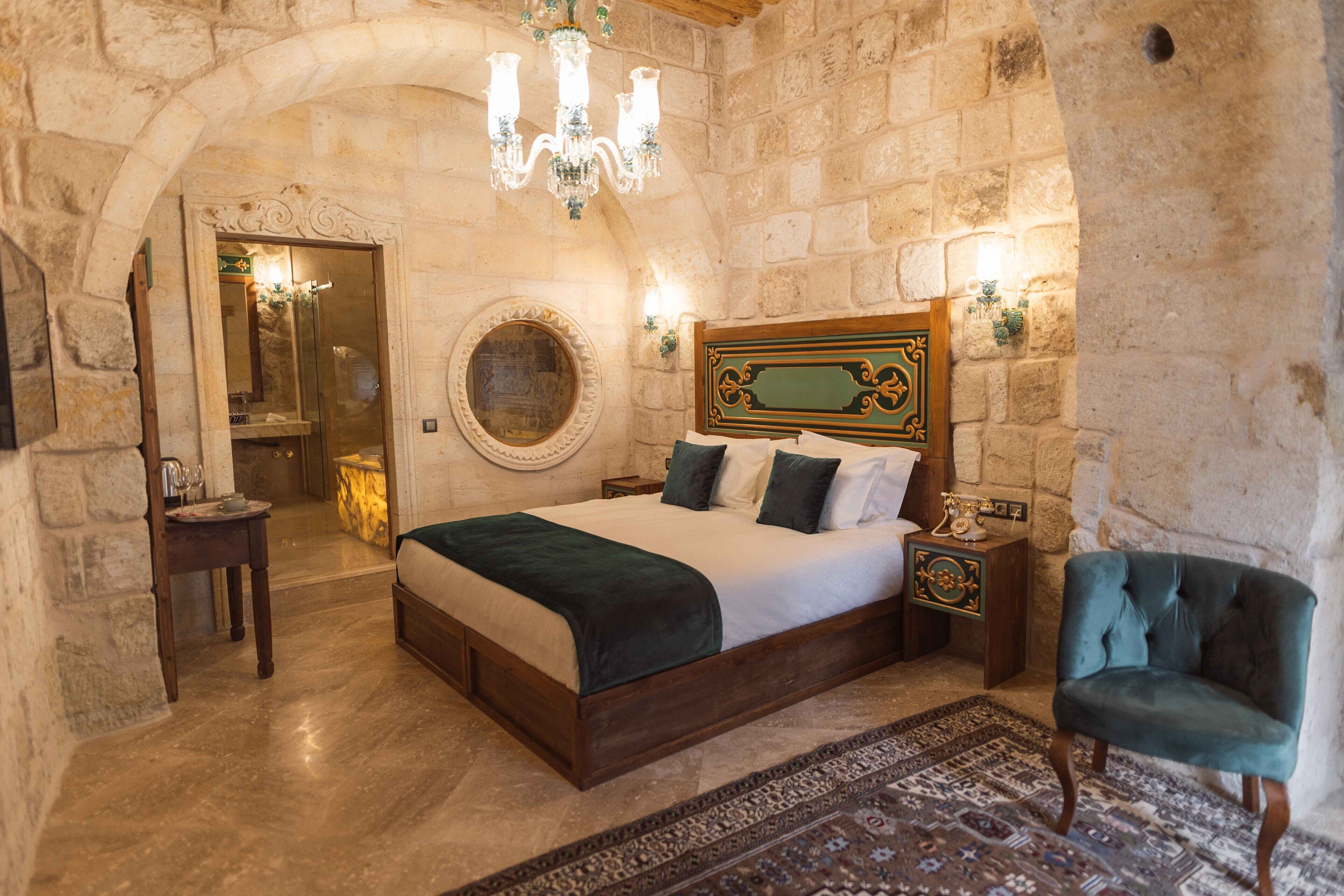 Solo Cave Suites
